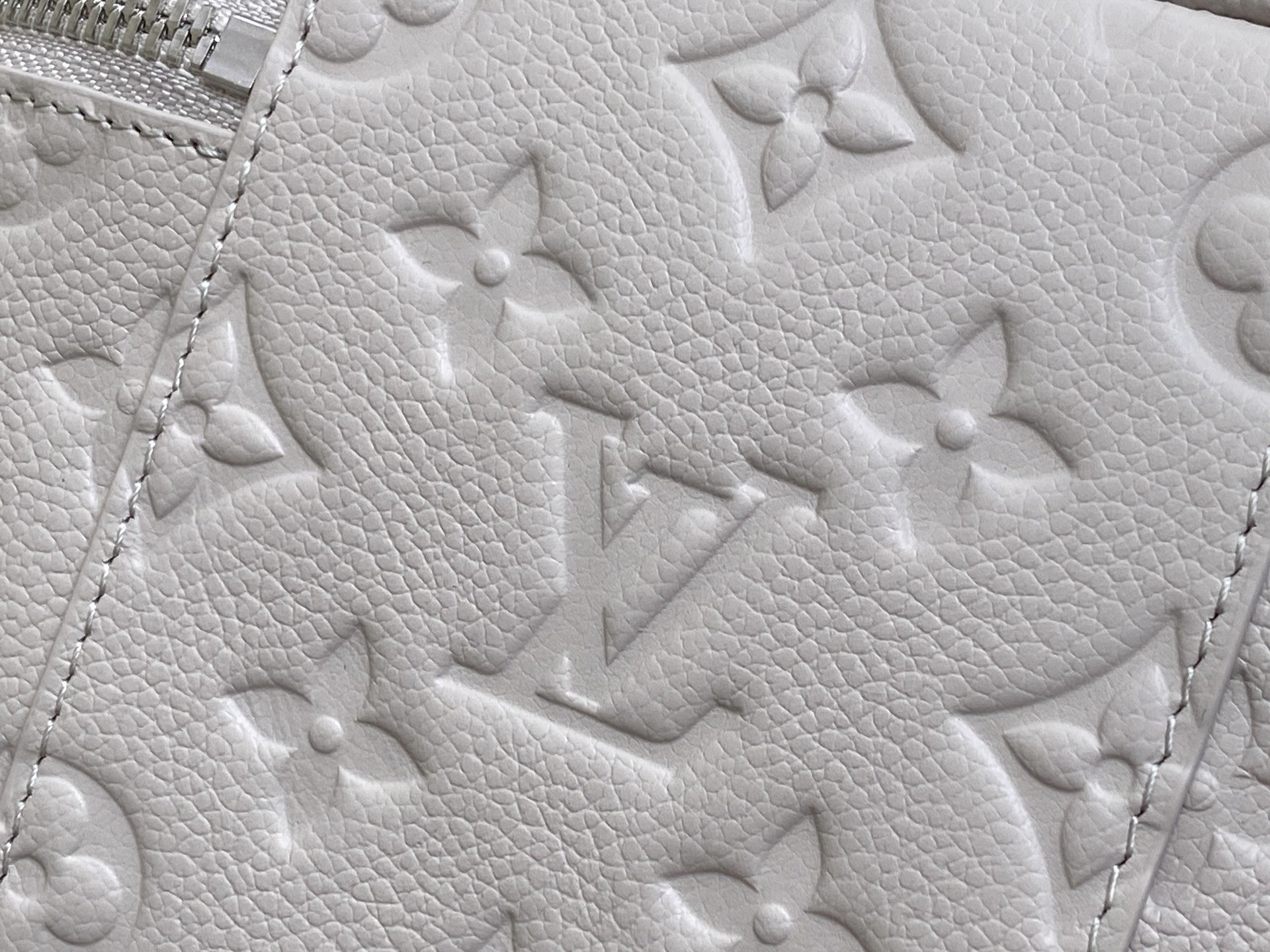 Louis Vuitton Vanity Chain Pouch(11.5 x 6.5 x 19CM)