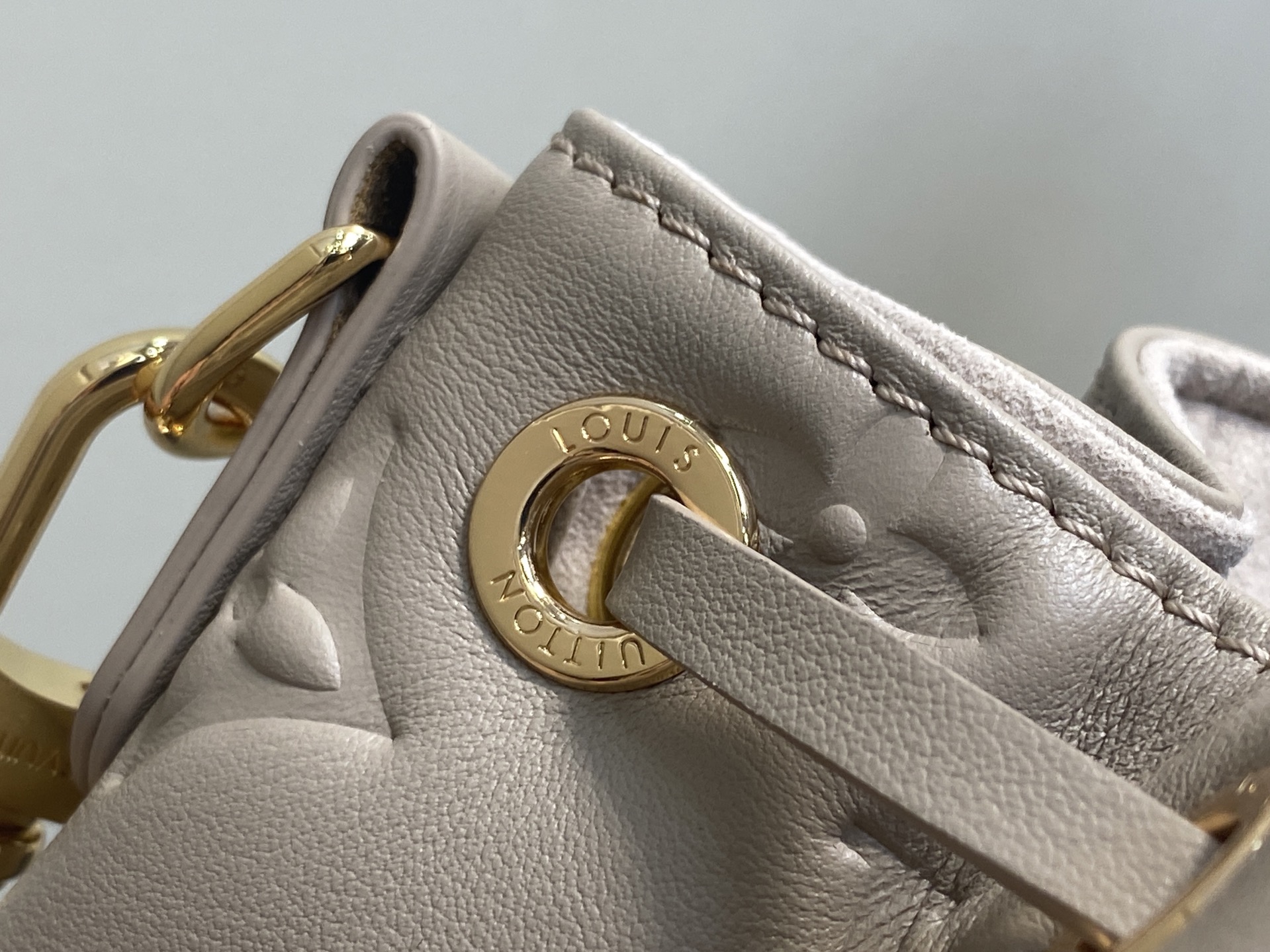 Louis Vuitton Coussin Backpack( 26 x 10 x 21CM)