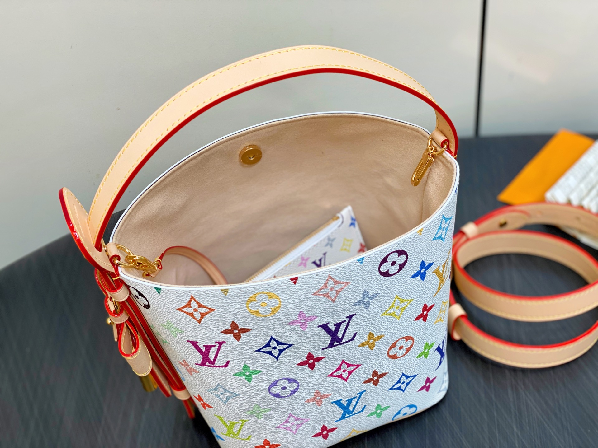 Louis Vuitton All In Bucket(18 x 12 x 16CM)