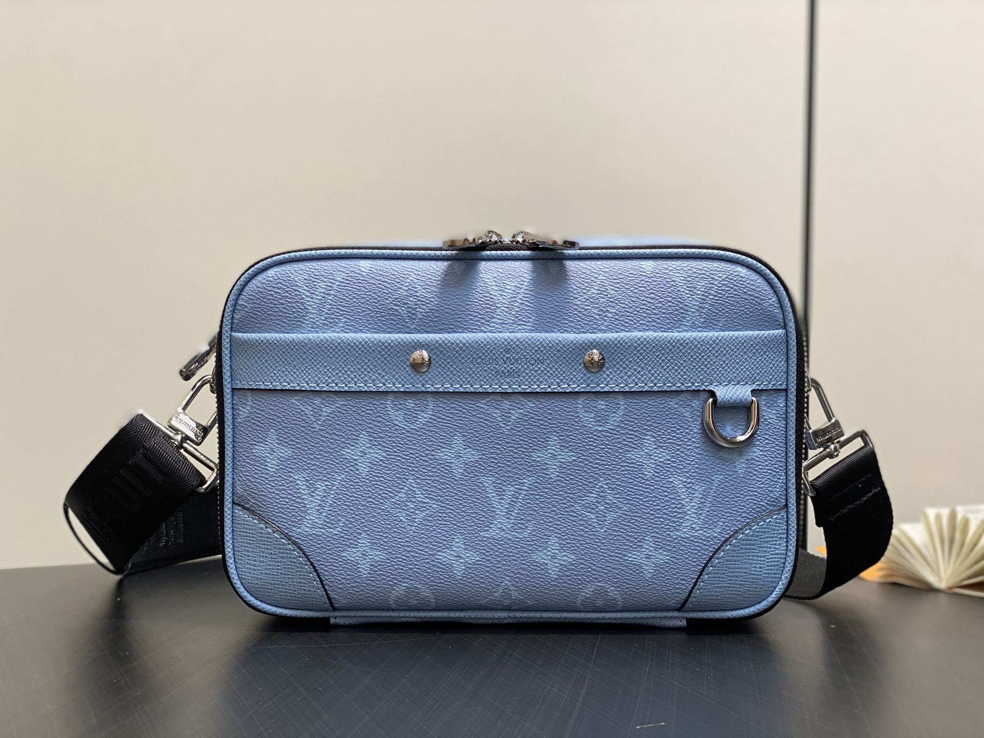 Louis Vuitton Alpha Messenger Bag (16 x 8 x 24CM)