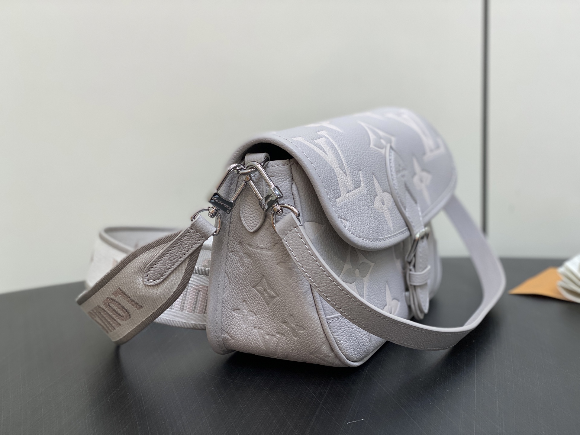 Louis Vuitton Diane Bag (15 x 9 x 24CM)