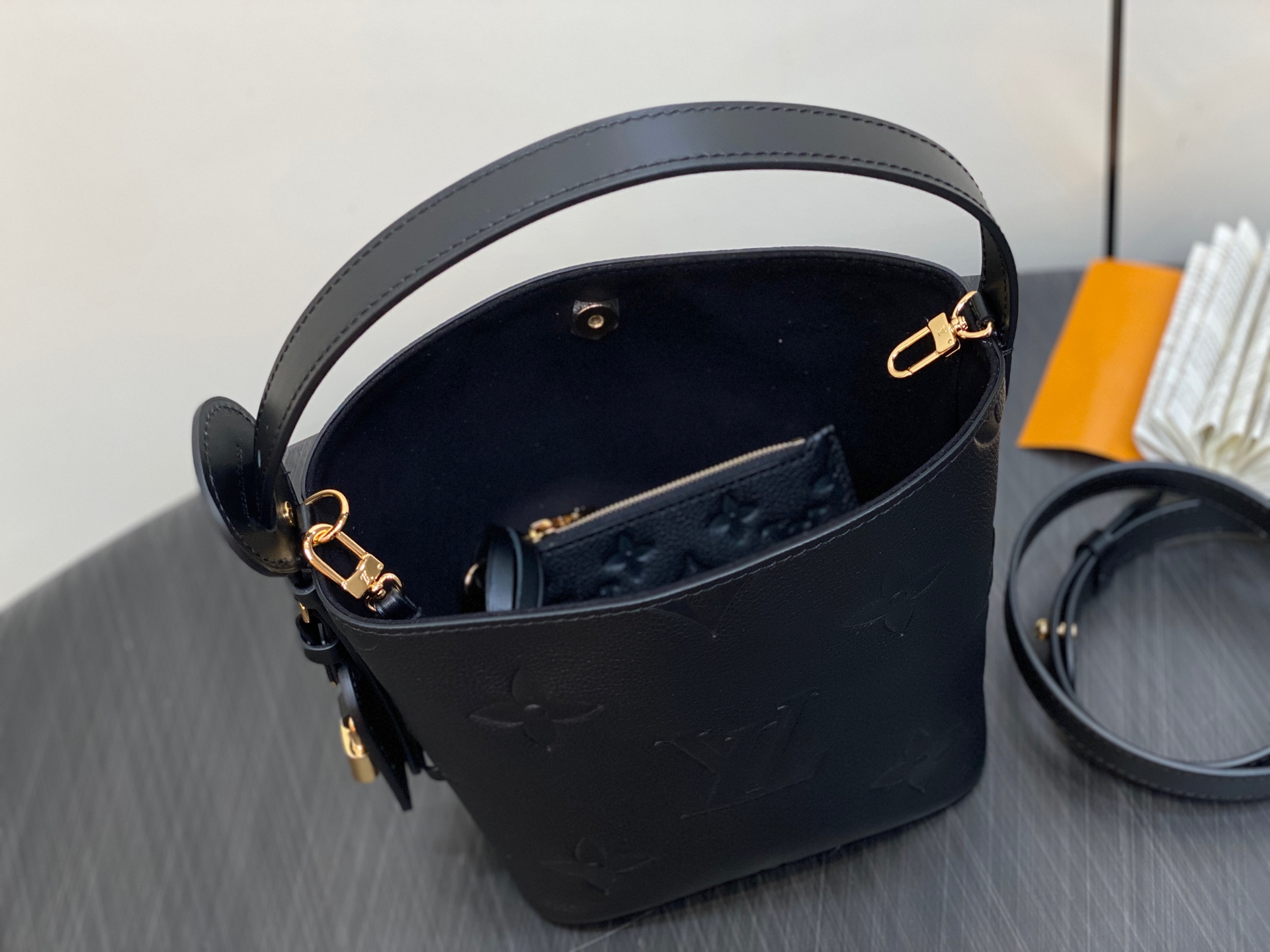 Louis Vuitton All In Bucket(18 x 12 x 16CM)