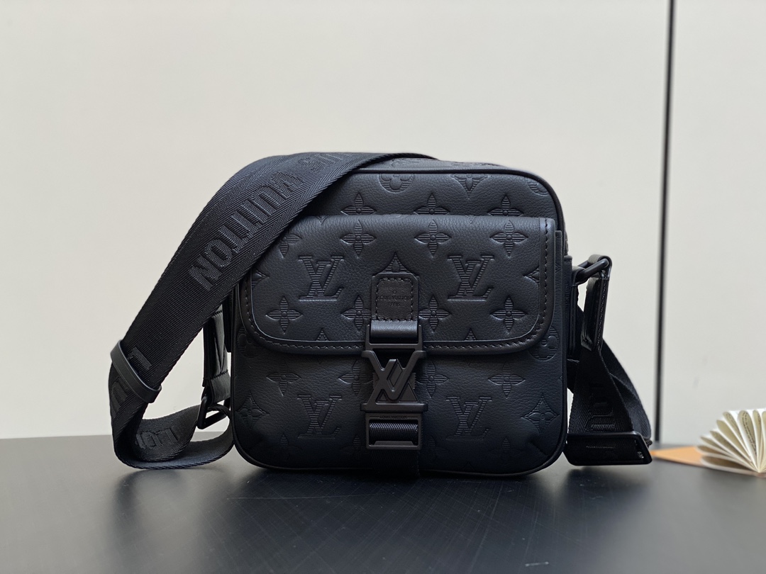 Louis Vuitton Getaway Messenger Bag(18 × 17 × 7.8CM)
