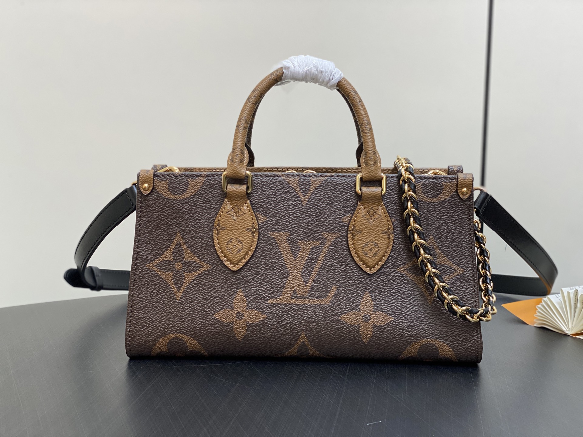 Louis Vuitton OnTheGo East West(13 x 10 x 25)