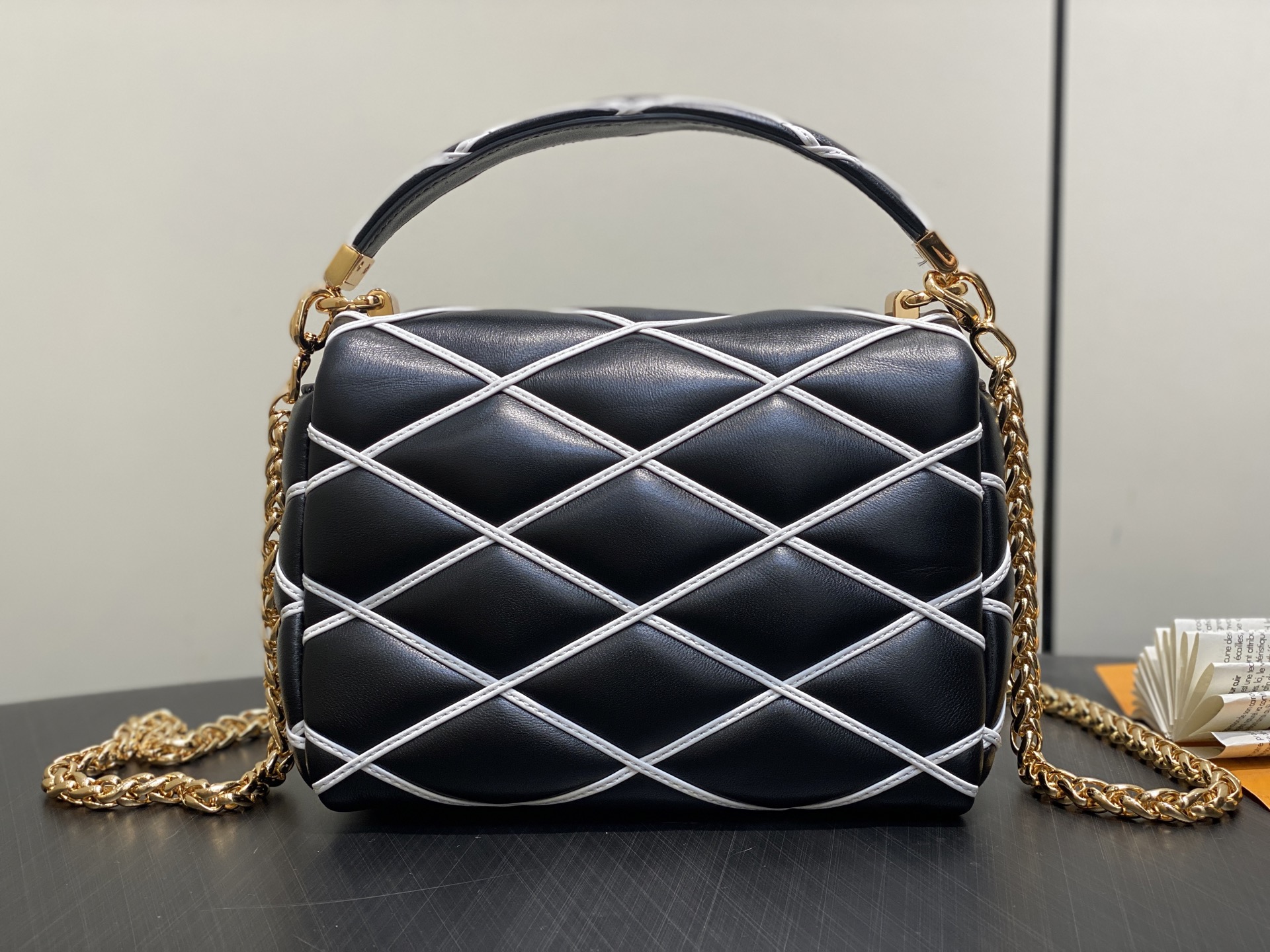 Louis Vuitton Twist GO-14 Bag (20 x 14 x 9CM)