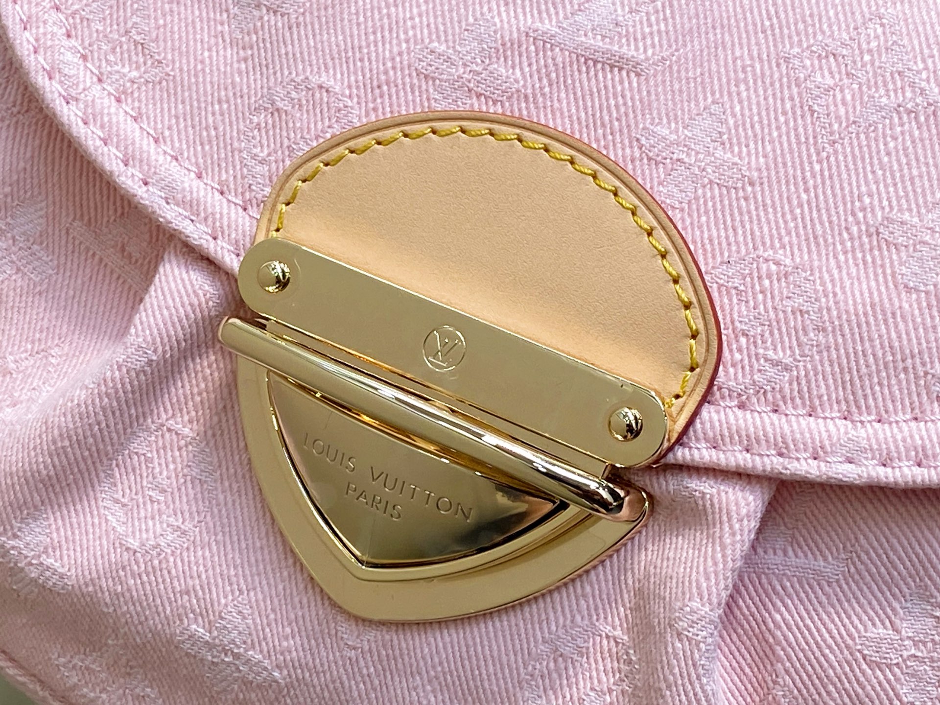 Louis Vuitton Sunset Bag(27 × 18 × 3CM)