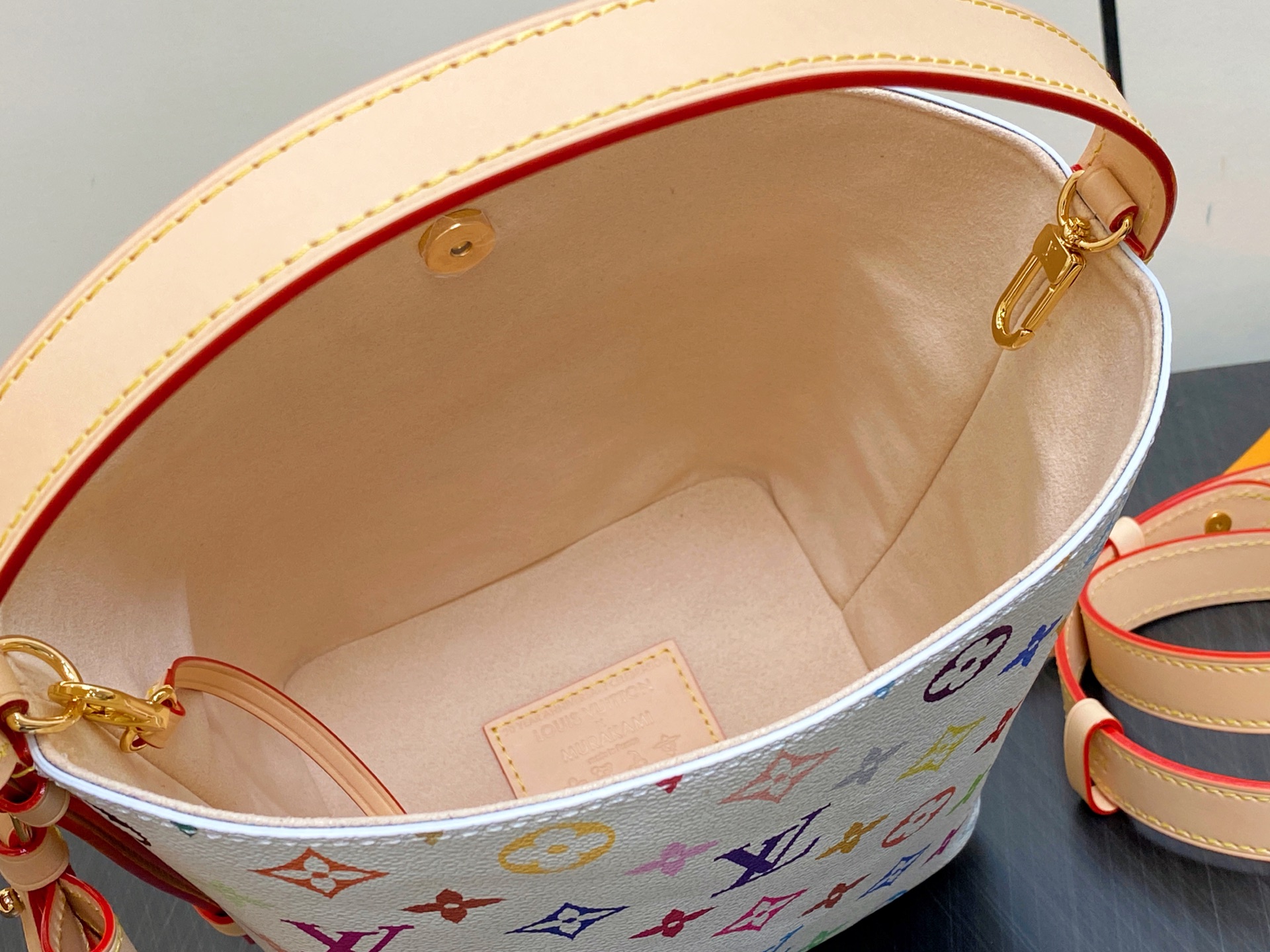 Louis Vuitton All In Bucket(18 x 12 x 16CM)