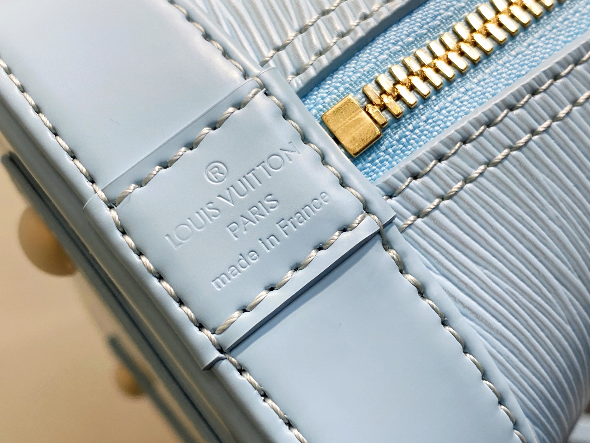 LV Alma BB(23.5 x 17.5 x 11.5CM)