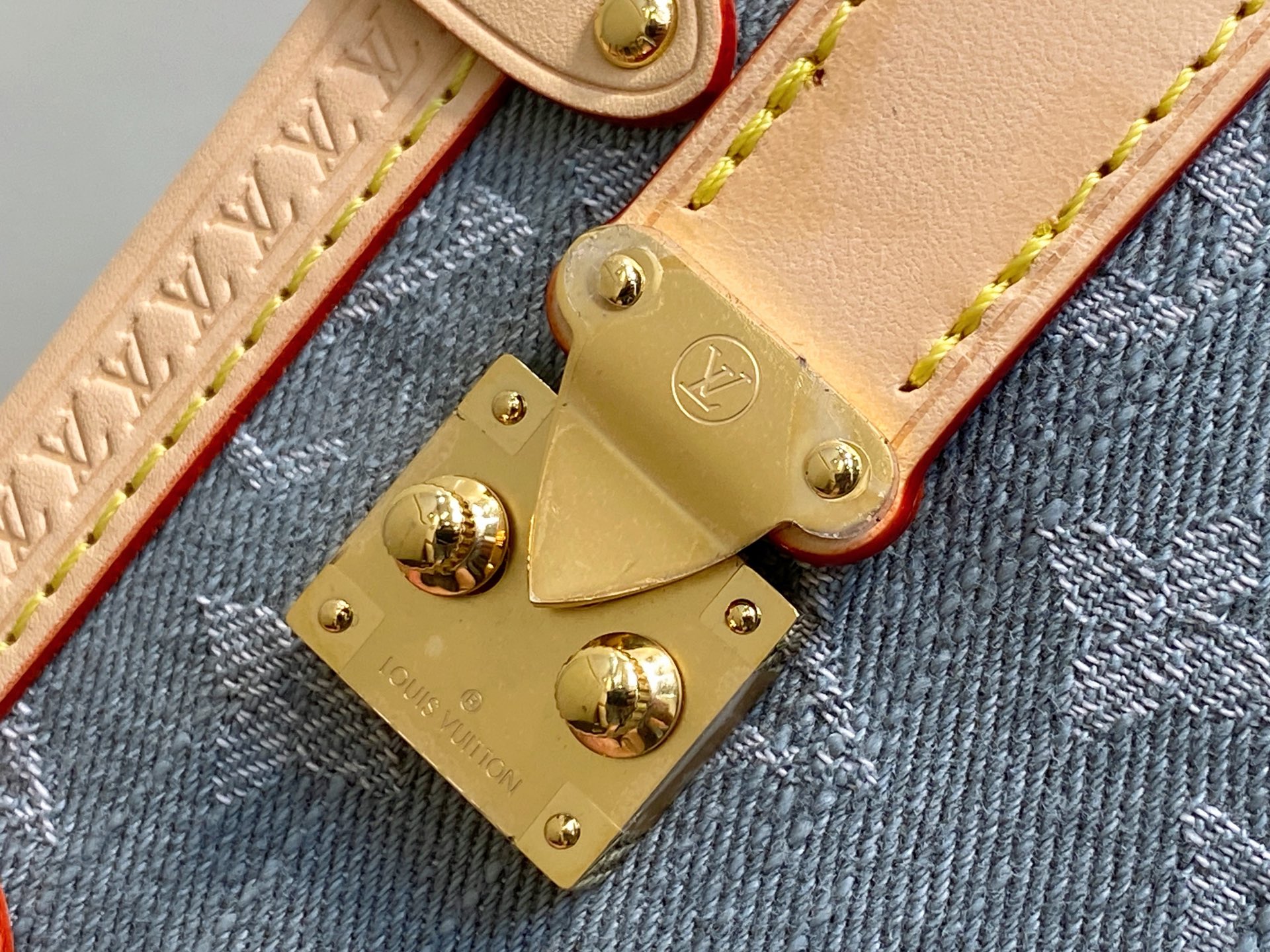 Louis Vuitton Side Trunk Bag (23.5 x 16.0 x 8.5CM)