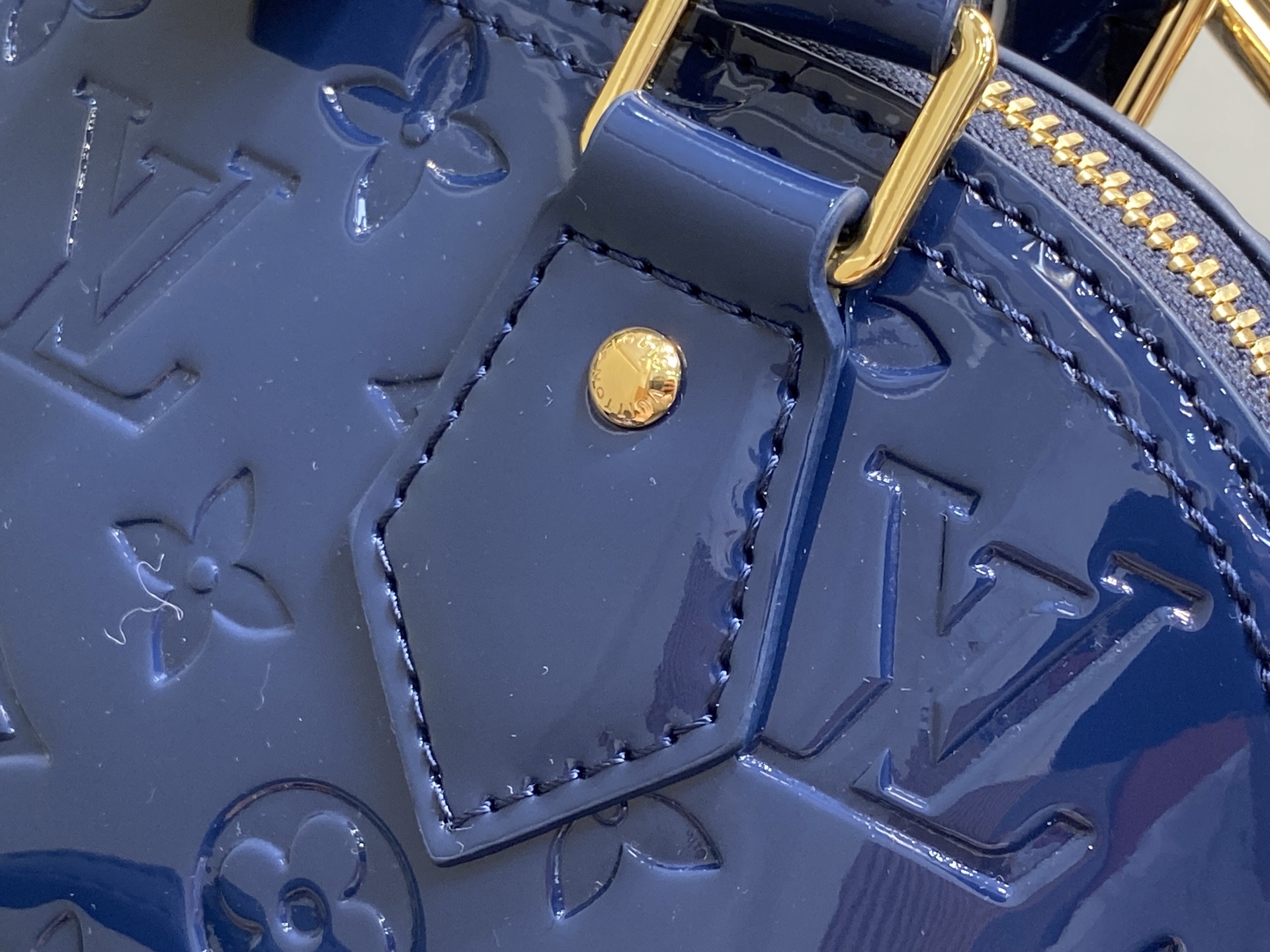 LV Alma BB(23.5 x 17.5 x 11.5CM)