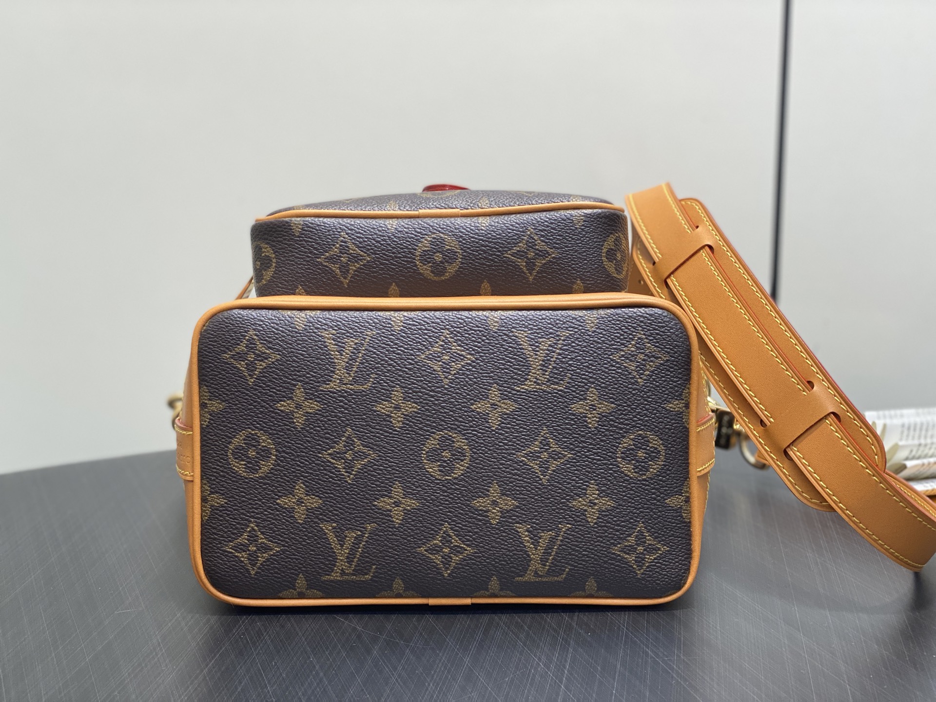 Louis Vuitton Noé Cargo Bucket(24 x 16 x 22 CM)