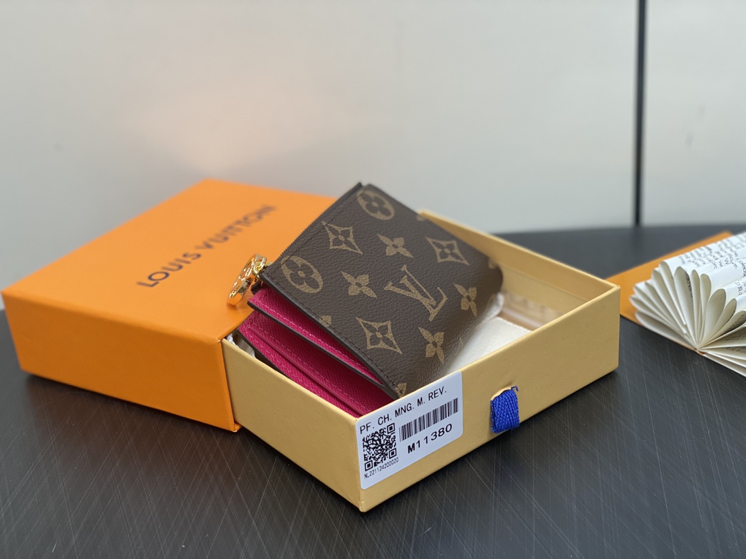 Louis Vuitton Lisa Wallet (9×11.5×1.5CM)