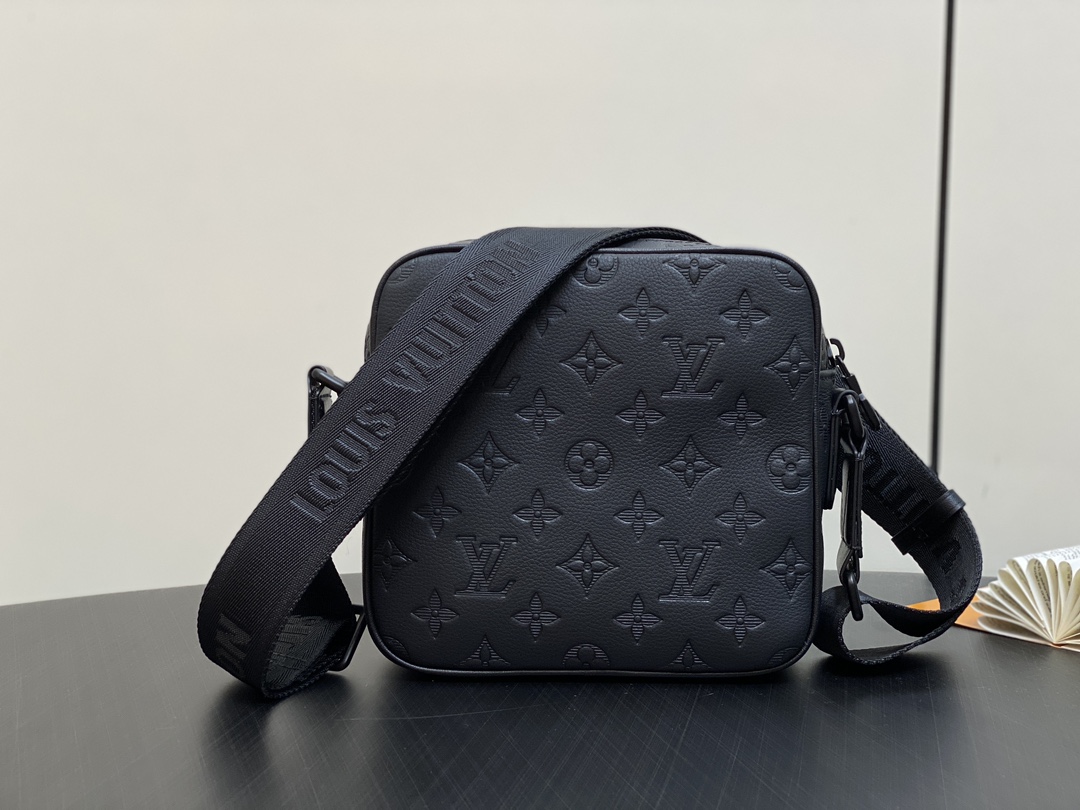 Louis Vuitton Getaway Messenger Bag(18 × 17 × 7.8CM)
