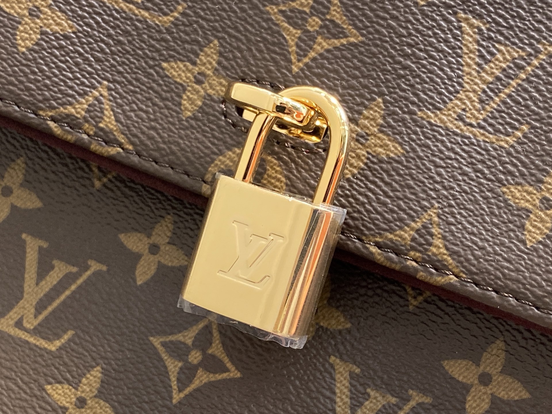 Louis Vuitton Hide Away Bag (36 x 26 x 18CM)