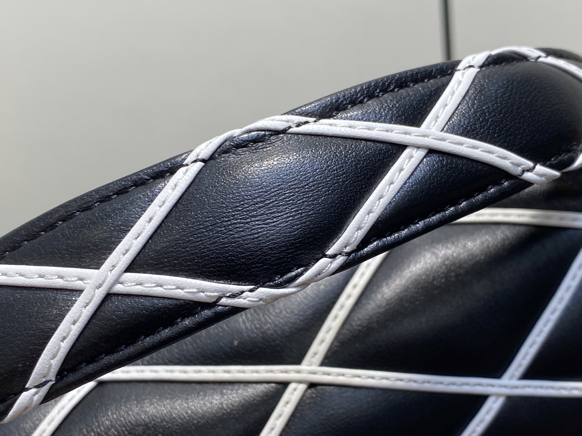 Louis Vuitton Twist GO-14 Bag (20 x 14 x 9CM)