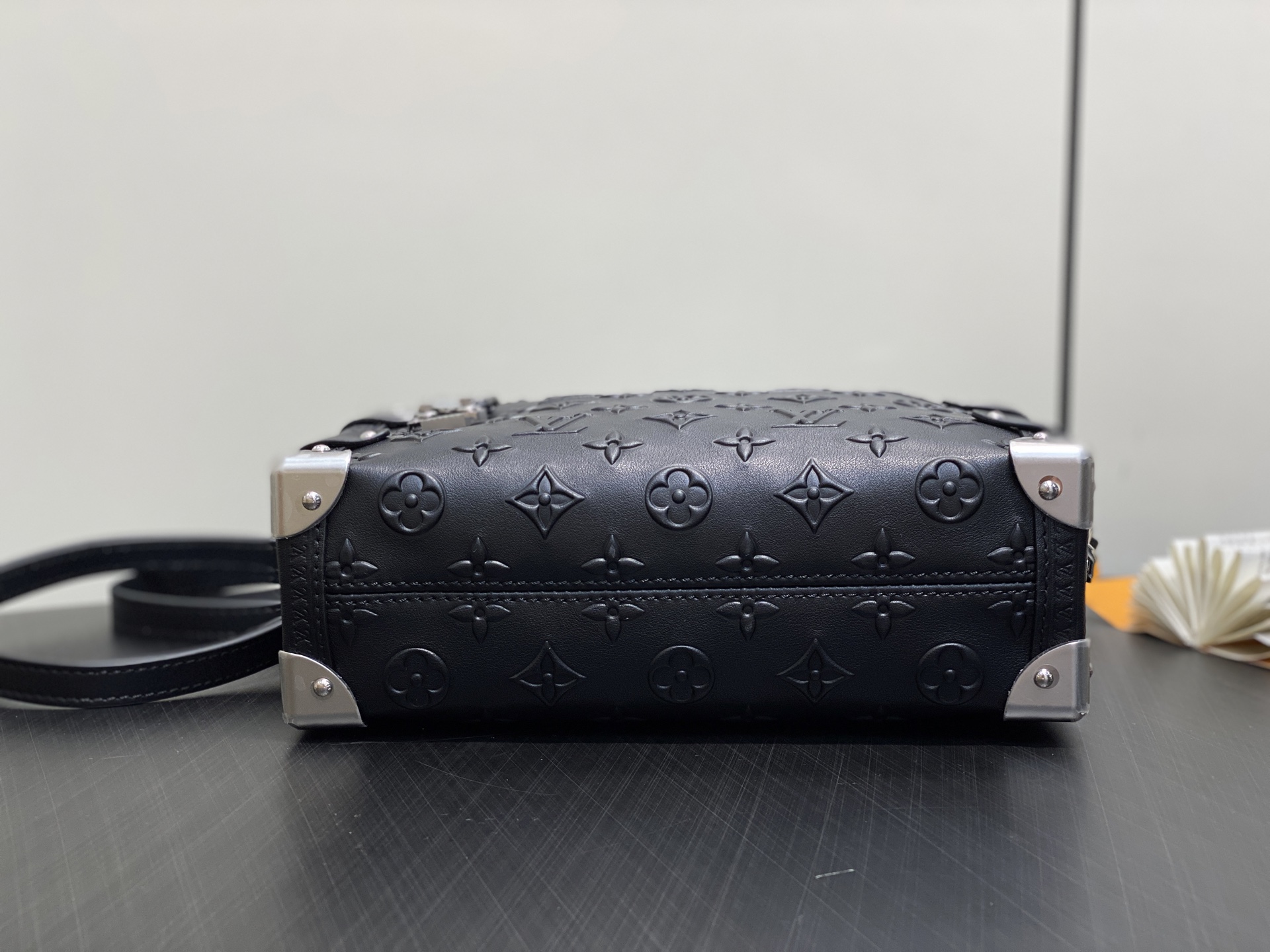 Louis Vuitton Petite Malle  Bag(21 x 14 x 6CM)