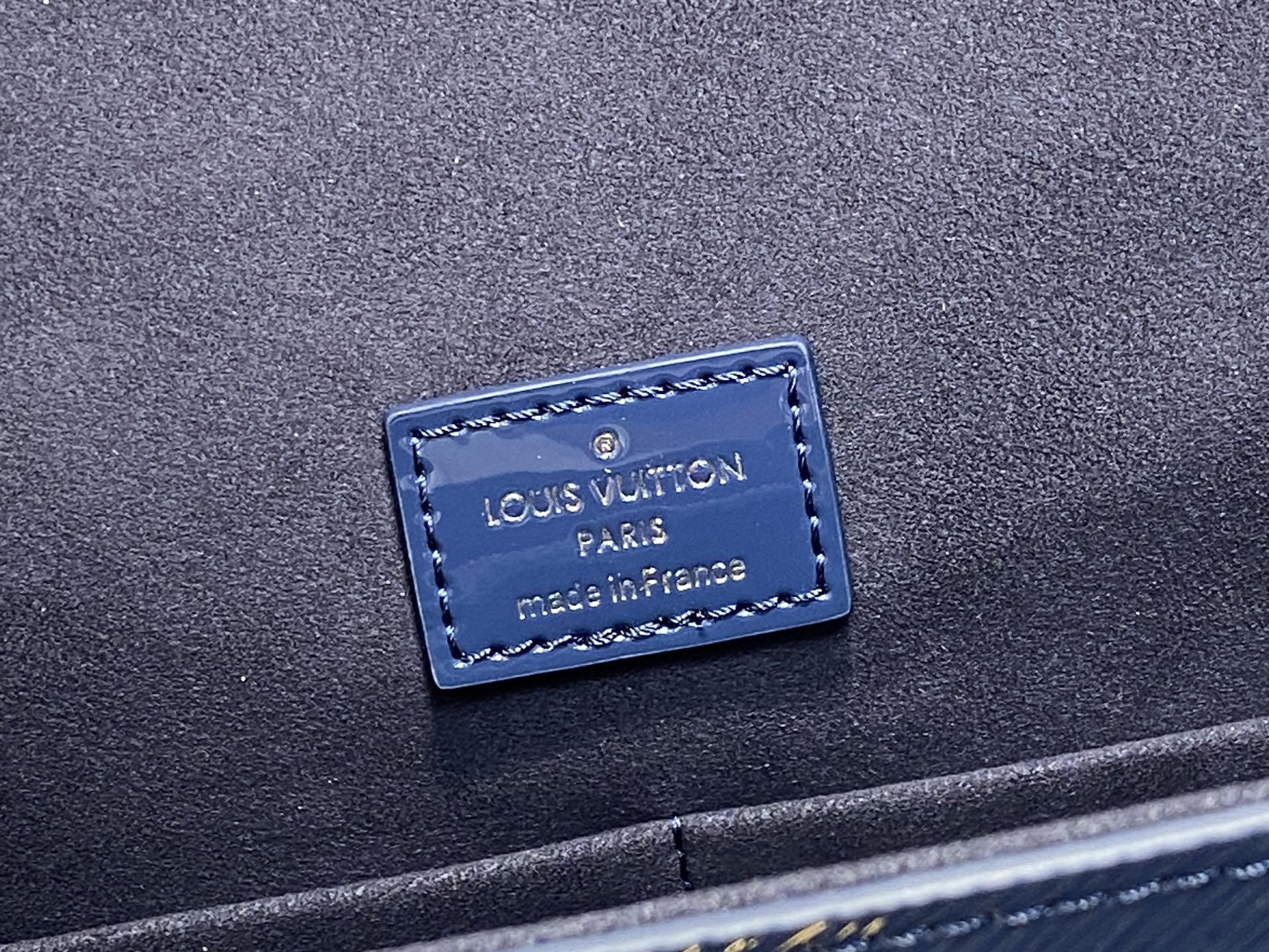 Louis Vuitton Cluny Bag (28 x 20 x 10CM)