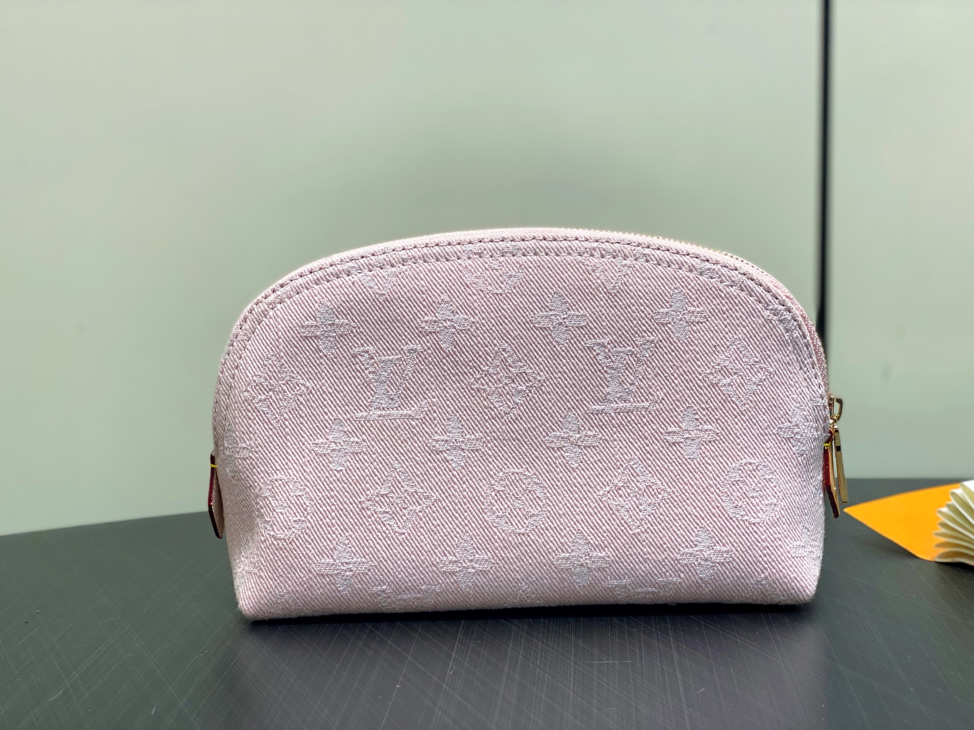 Louis Vuitton Pochette Cosmétique(19 x 12 x 6CM)