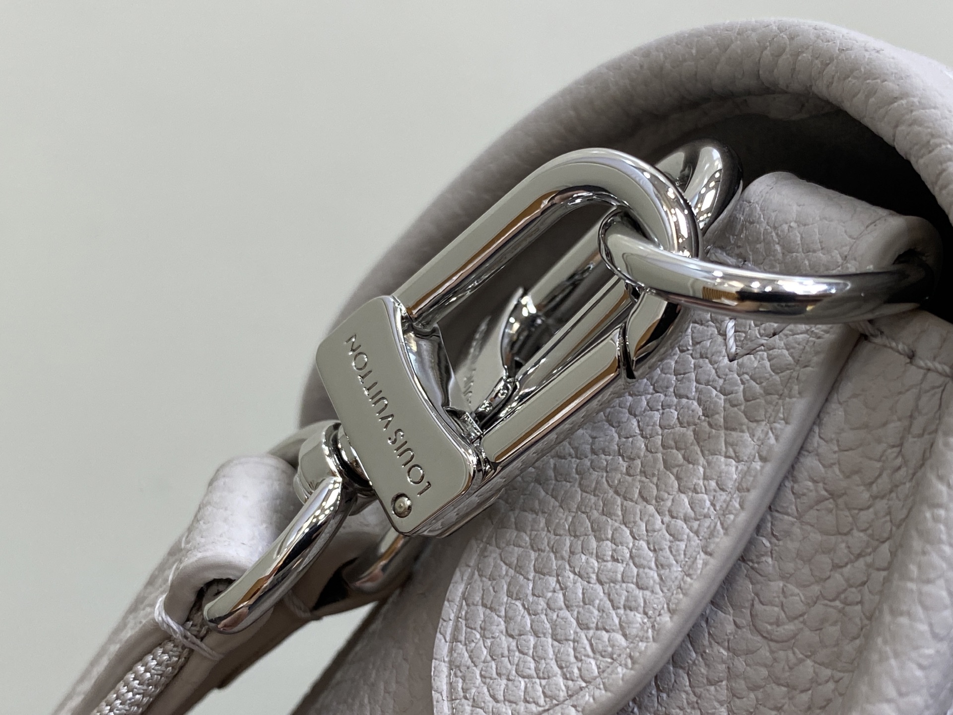 Louis Vuitton Diane Bag (15 x 9 x 24CM)