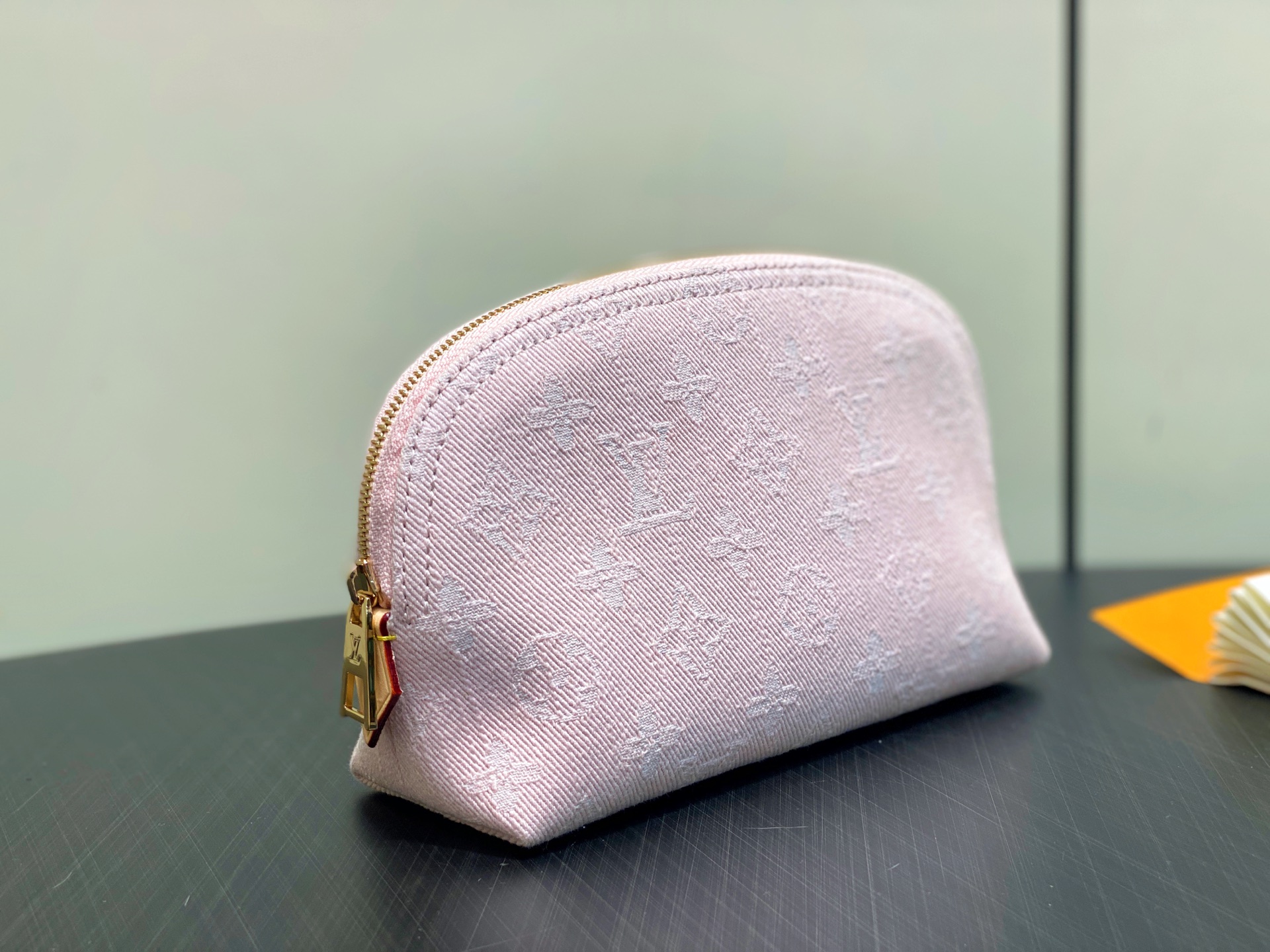 Louis Vuitton Pochette Cosmétique(19 x 12 x 6CM)