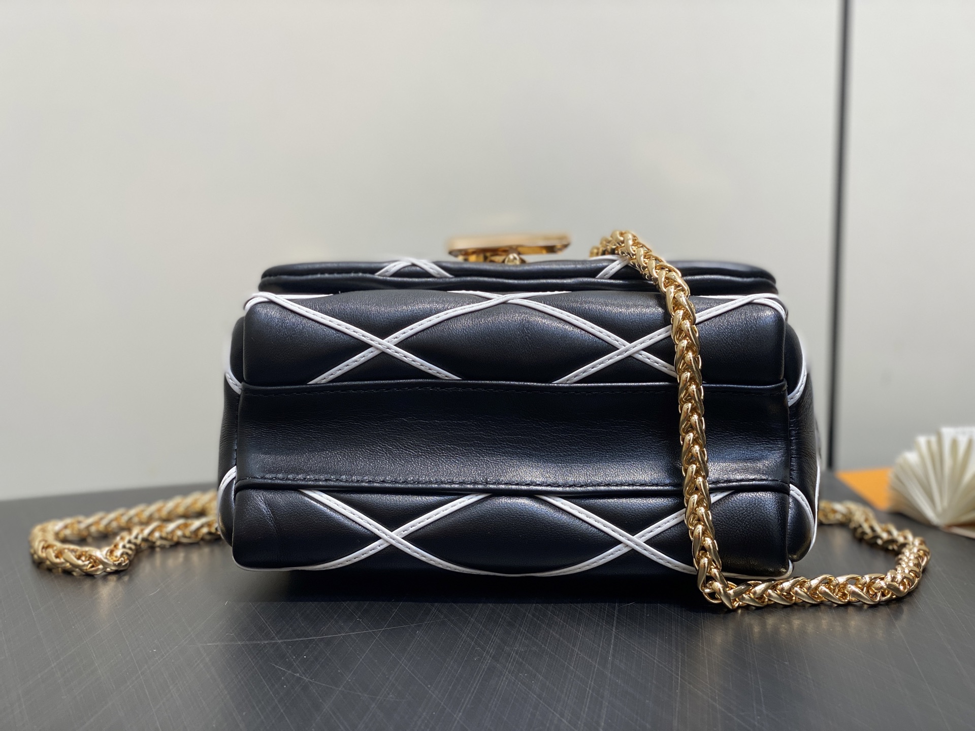 Louis Vuitton Twist GO-14 Bag (20 x 14 x 9CM)