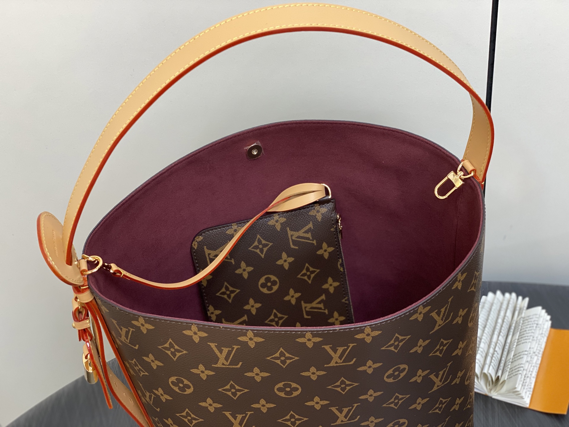 Louis Vuitton All In Bucket31 x 18 x 26CM)