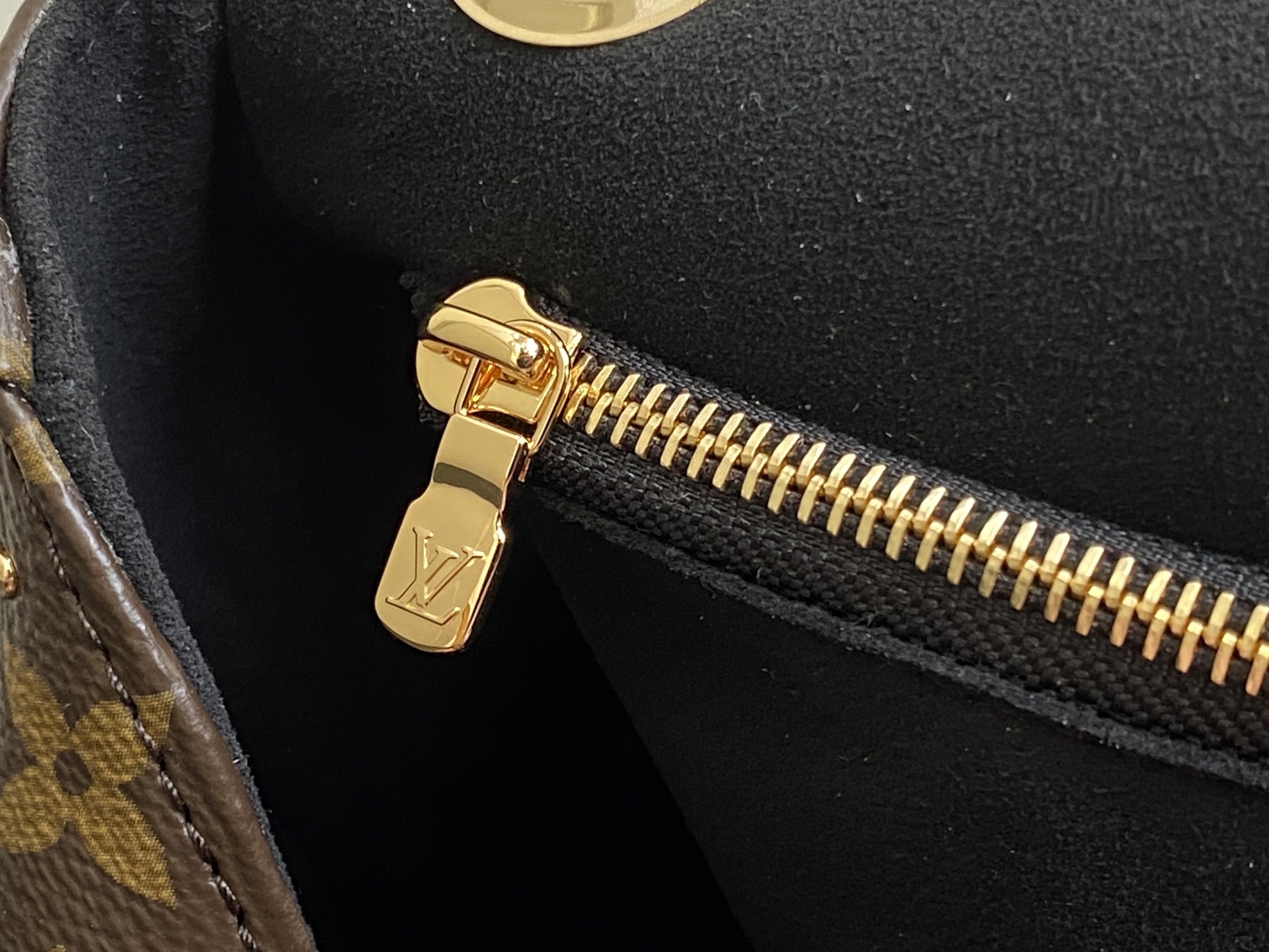 Louis Vuitton Trunkie Bag (27 x 16 x 8CM)