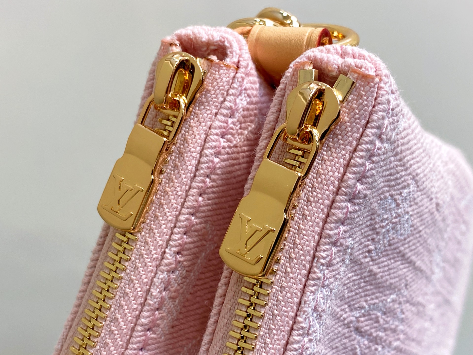 Louis Vuitton Liv Pochette Bag(13.5 x 6.5 x 24.5CM)