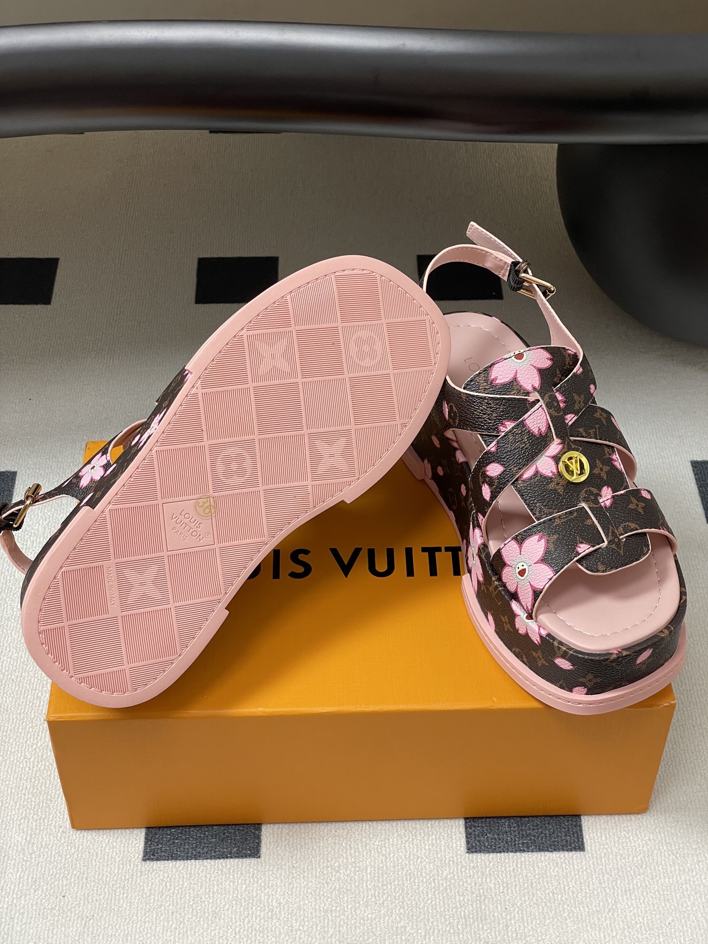 Louis Vuitton Maya Flatform Sandals(EU35-41)