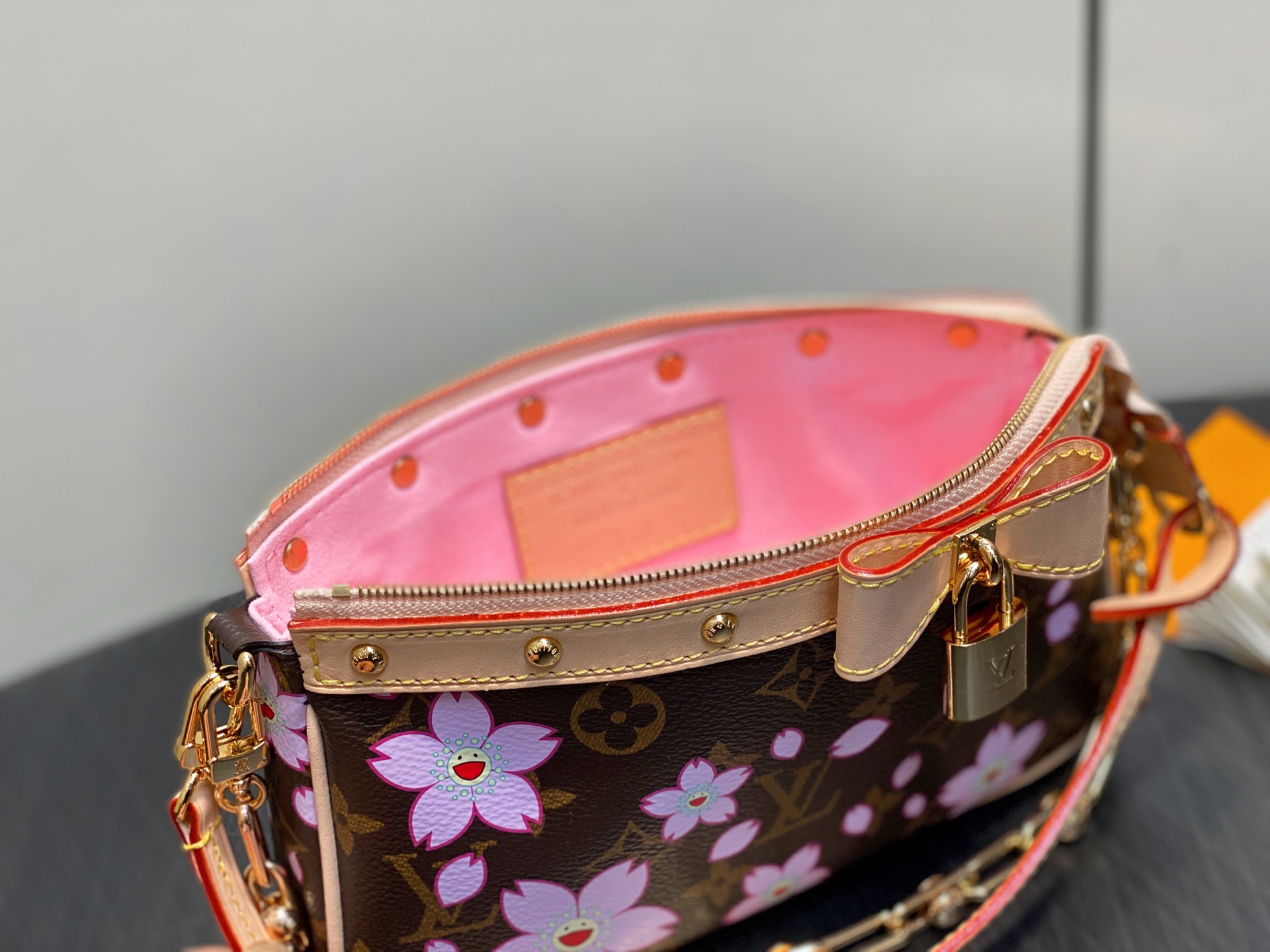 Louis Vuitton Pochette Accessoires Bag(22x13x4CM)