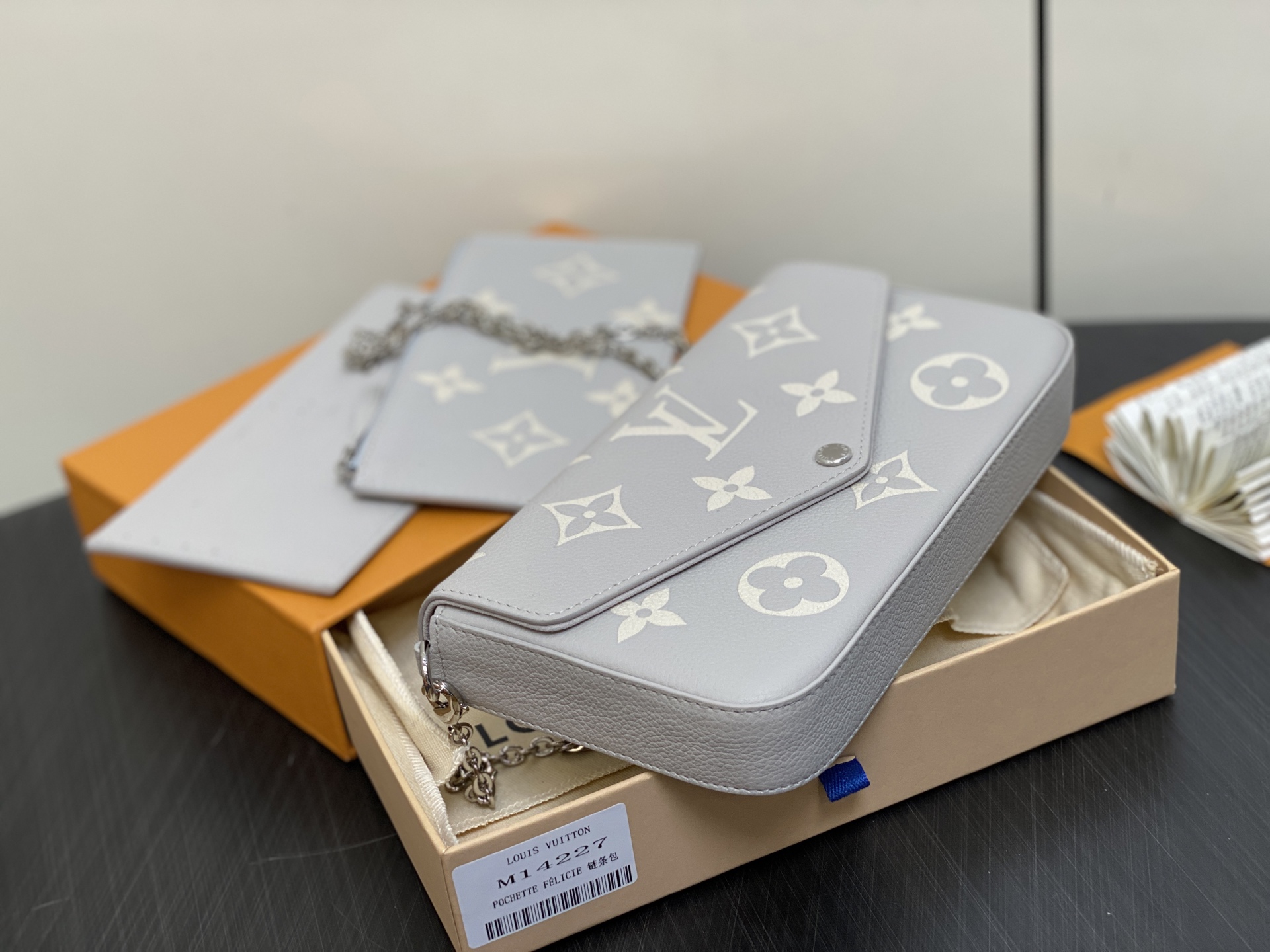 Louis Vuitton Félicie Pochette (21×12×3CM)