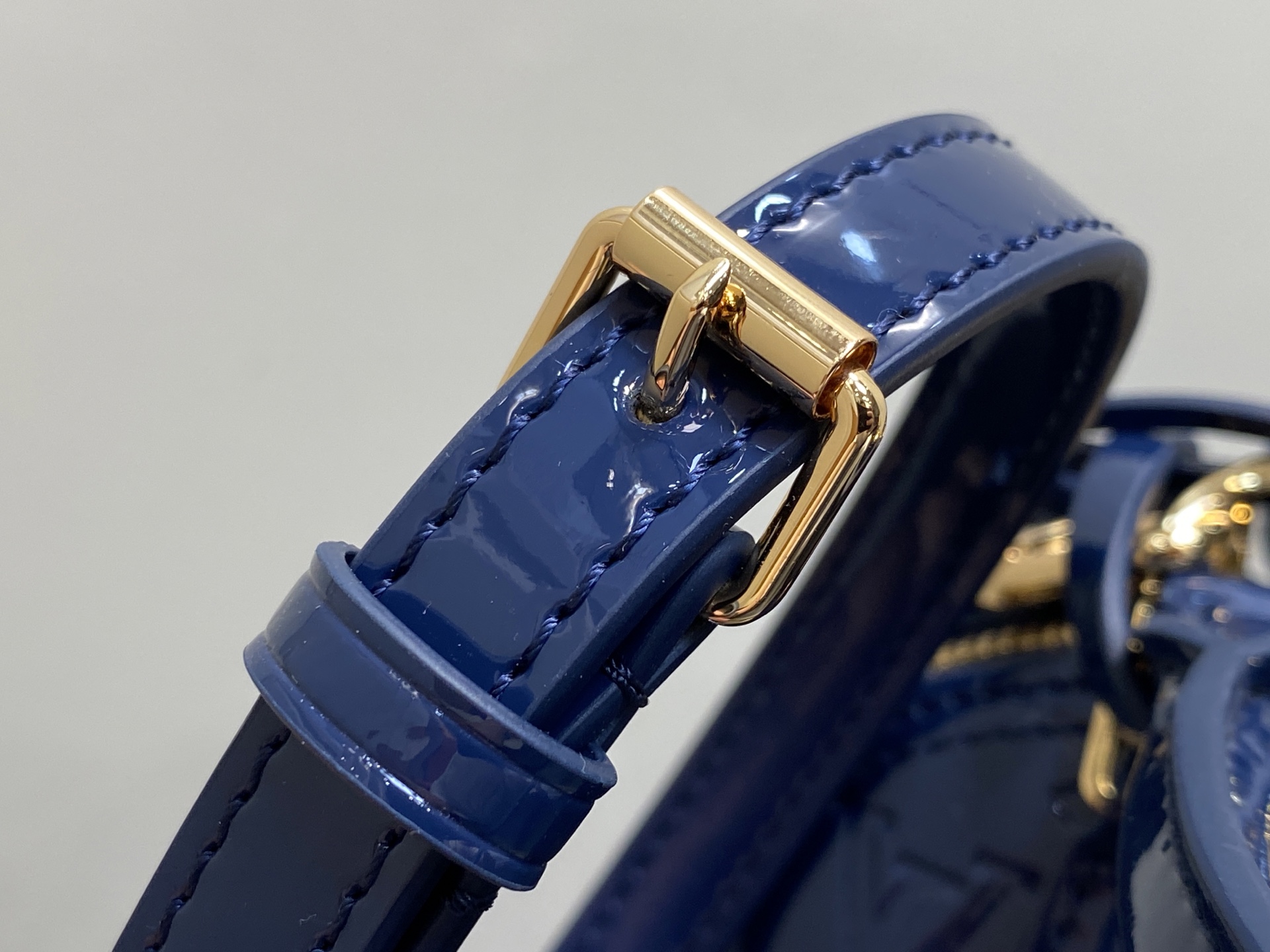 LV Alma BB(23.5 x 17.5 x 11.5CM)