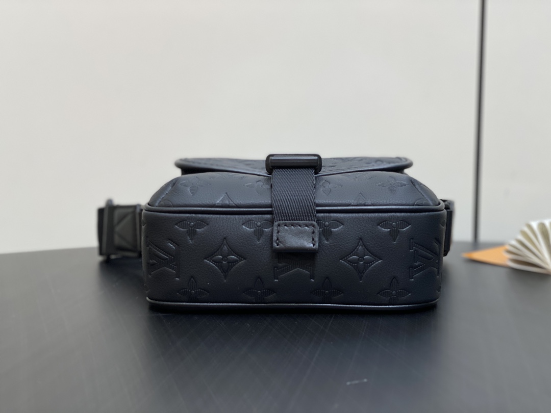 Louis Vuitton Getaway Messenger Bag(18 × 17 × 7.8CM)