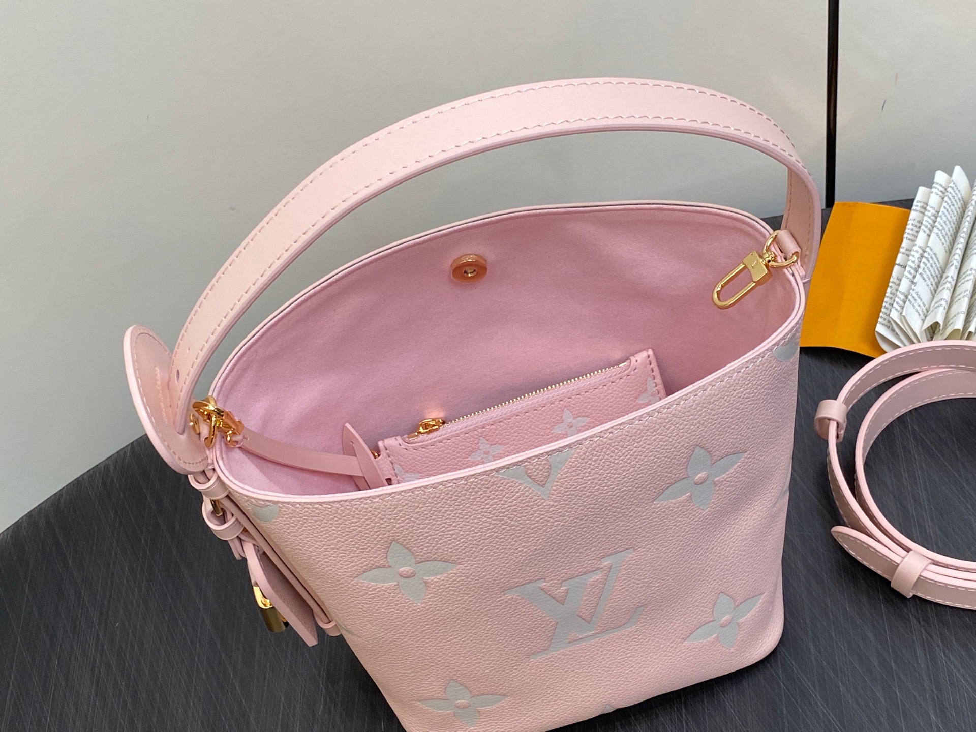 Louis Vuitton All In Bucket(18 x 12 x 16CM)