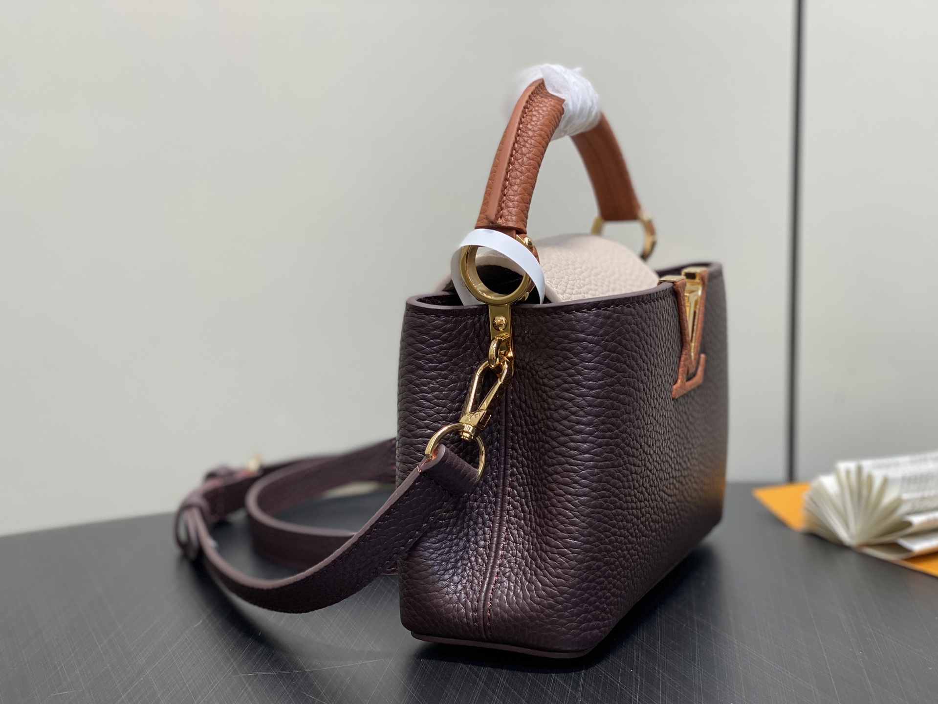 Louis Vuitton Capucines M12176(21×14×8CM)