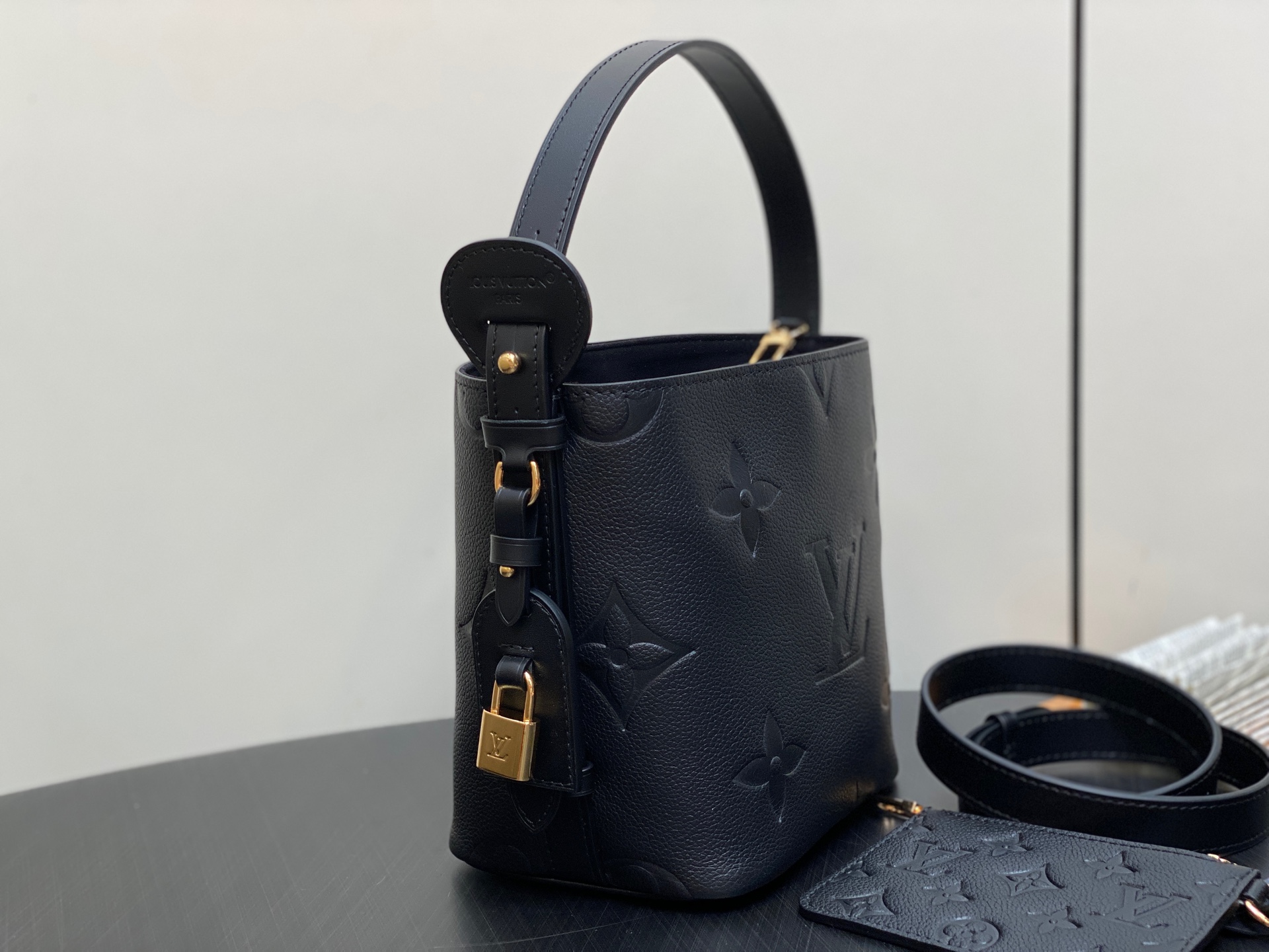 Louis Vuitton All In Bucket(18 x 12 x 16CM)