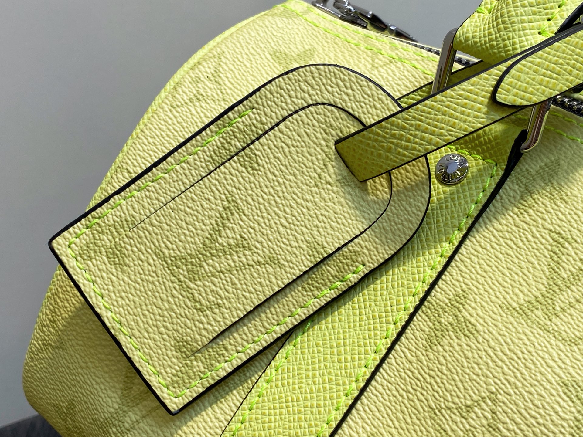 Louis Vuitton Keepall Bandoulière 25 (15 x 11 x 25CM)