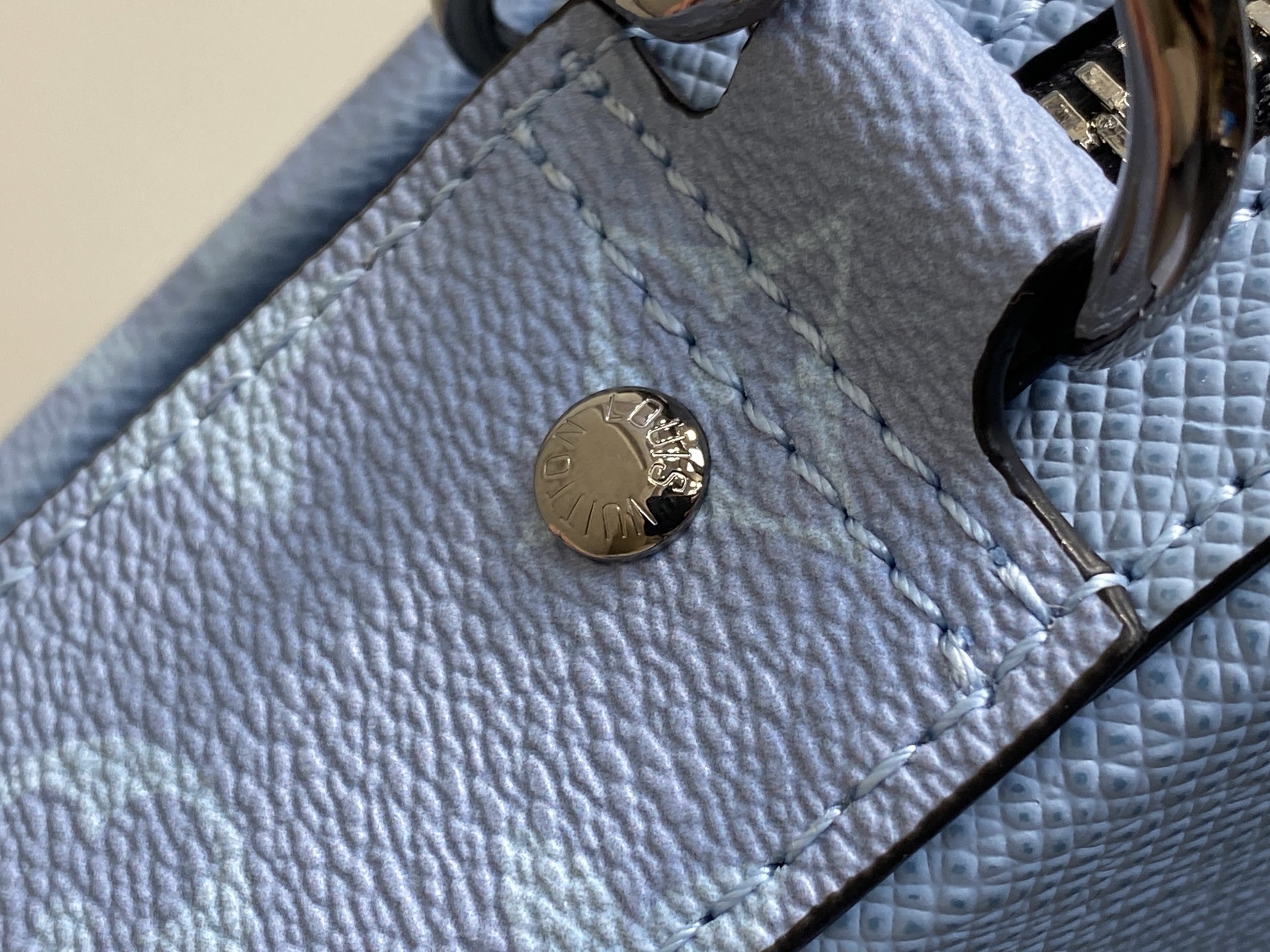 Louis Vuitton Trio Messenger Bag(18.5 x 7 x 25CM)