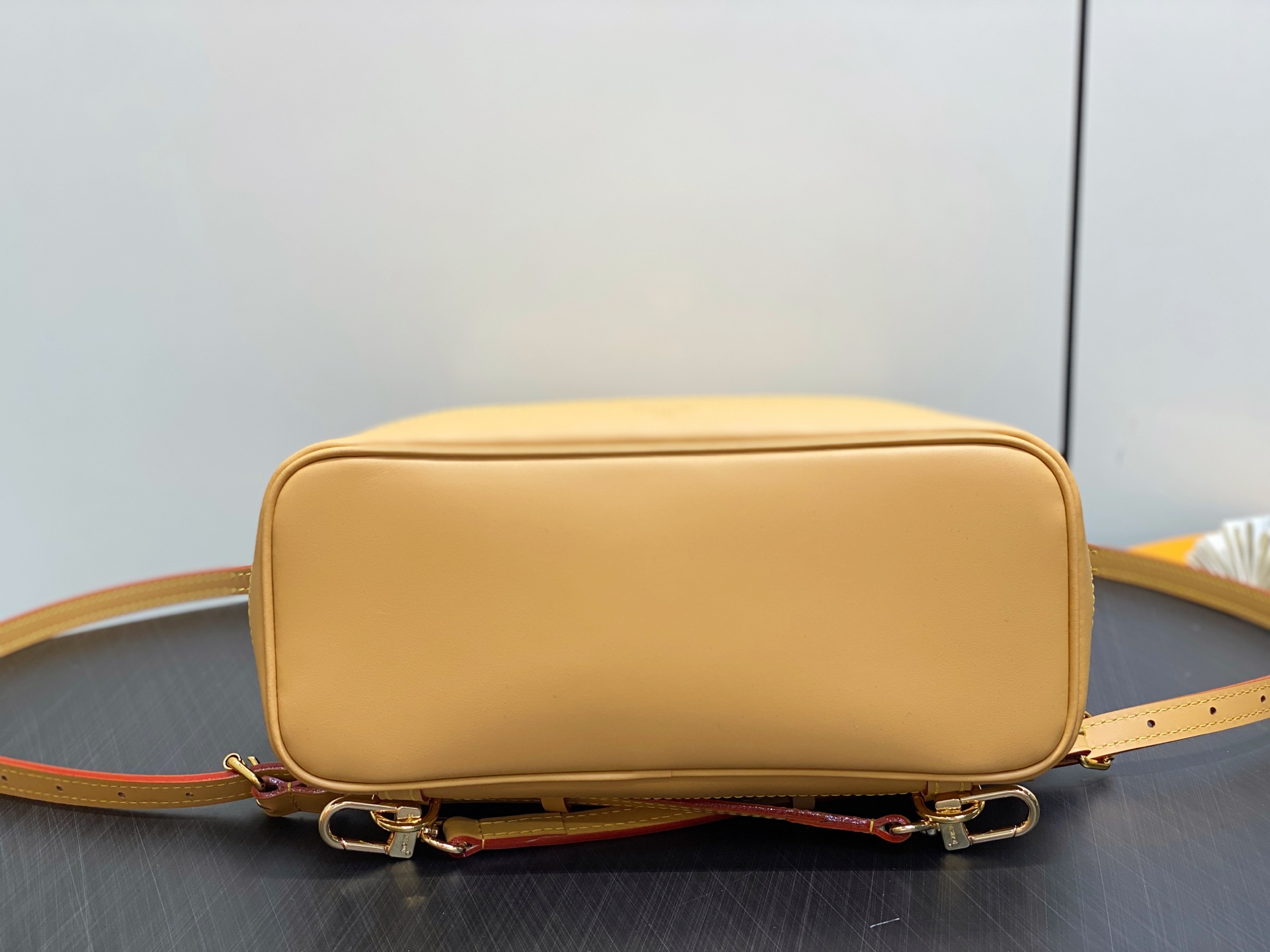 Louis Vuitton Soho Backpack( 24 x 32 x 9CM)