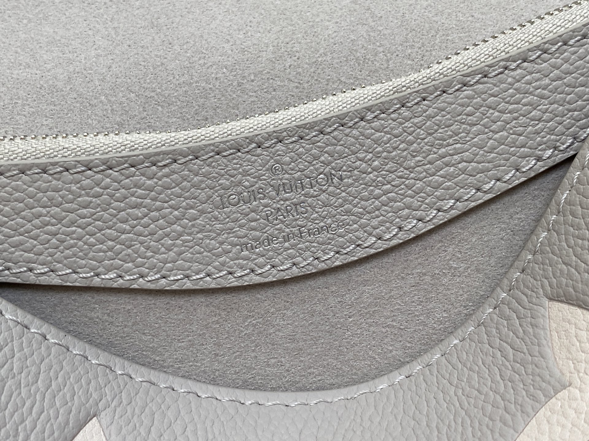 Louis Vuitton Diane Bag (15 x 9 x 24CM)