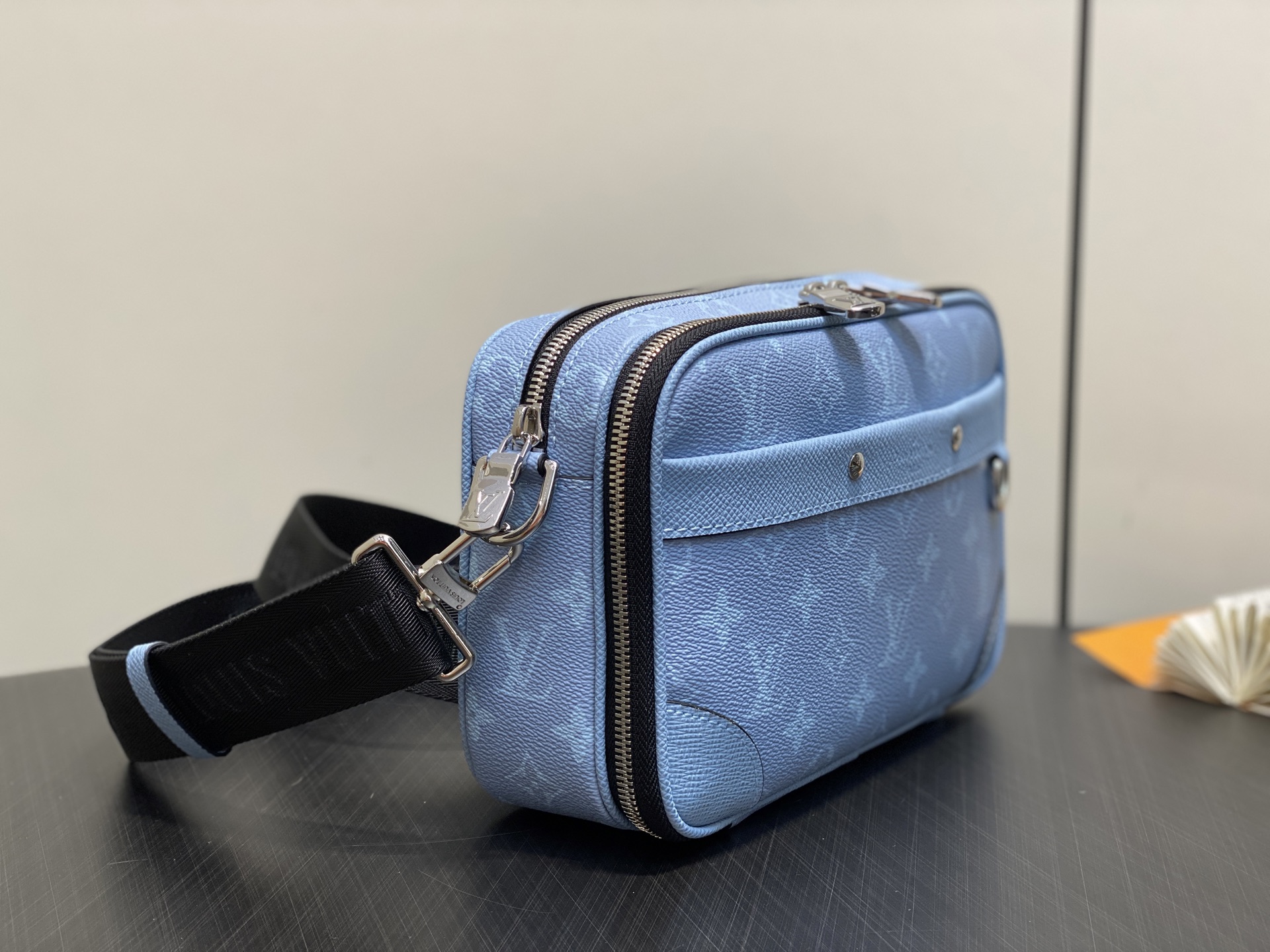 Louis Vuitton Alpha Messenger Bag (16 x 8 x 24CM)