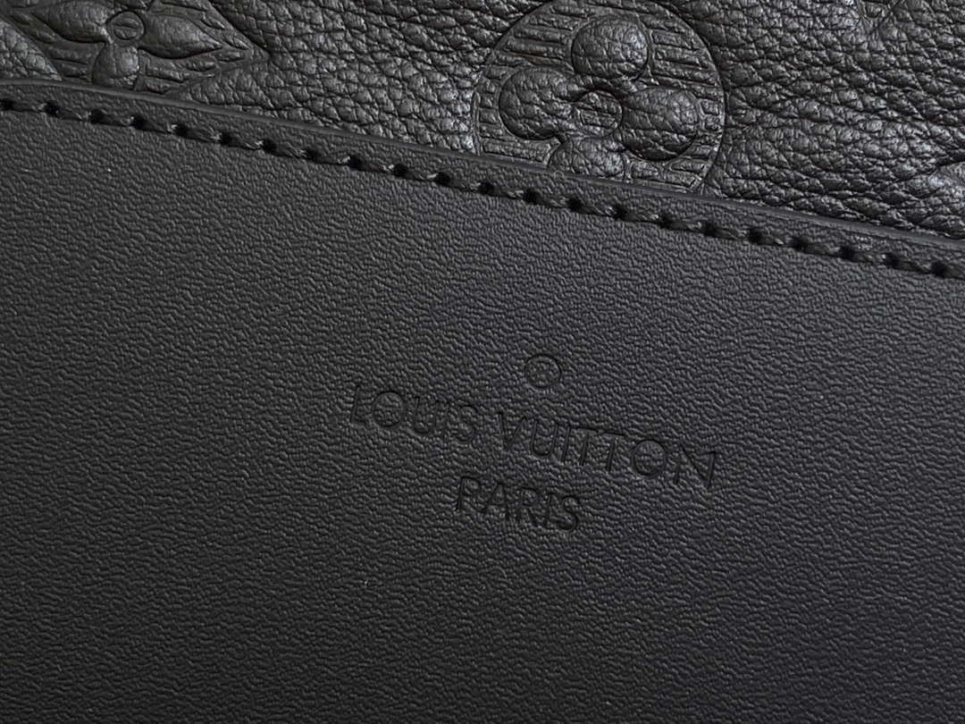 Louis Vuitton GetawayBackpack(29 x 50 x 15CM)