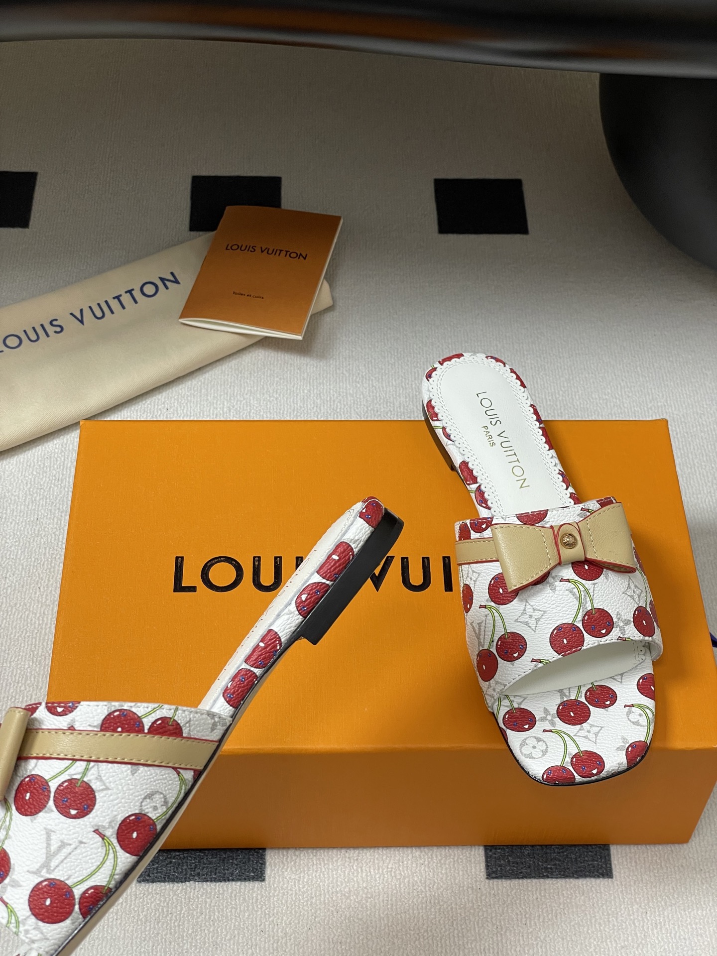 Louis Vuitton Slides(EU35-41)