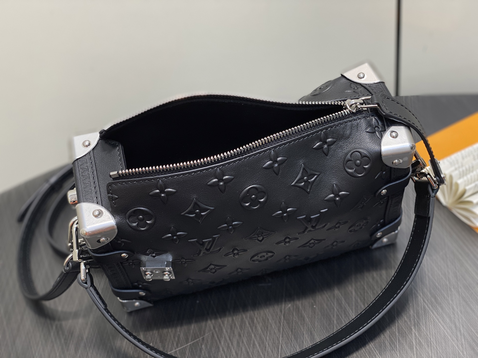 Louis Vuitton Petite Malle  Bag(21 x 14 x 6CM)