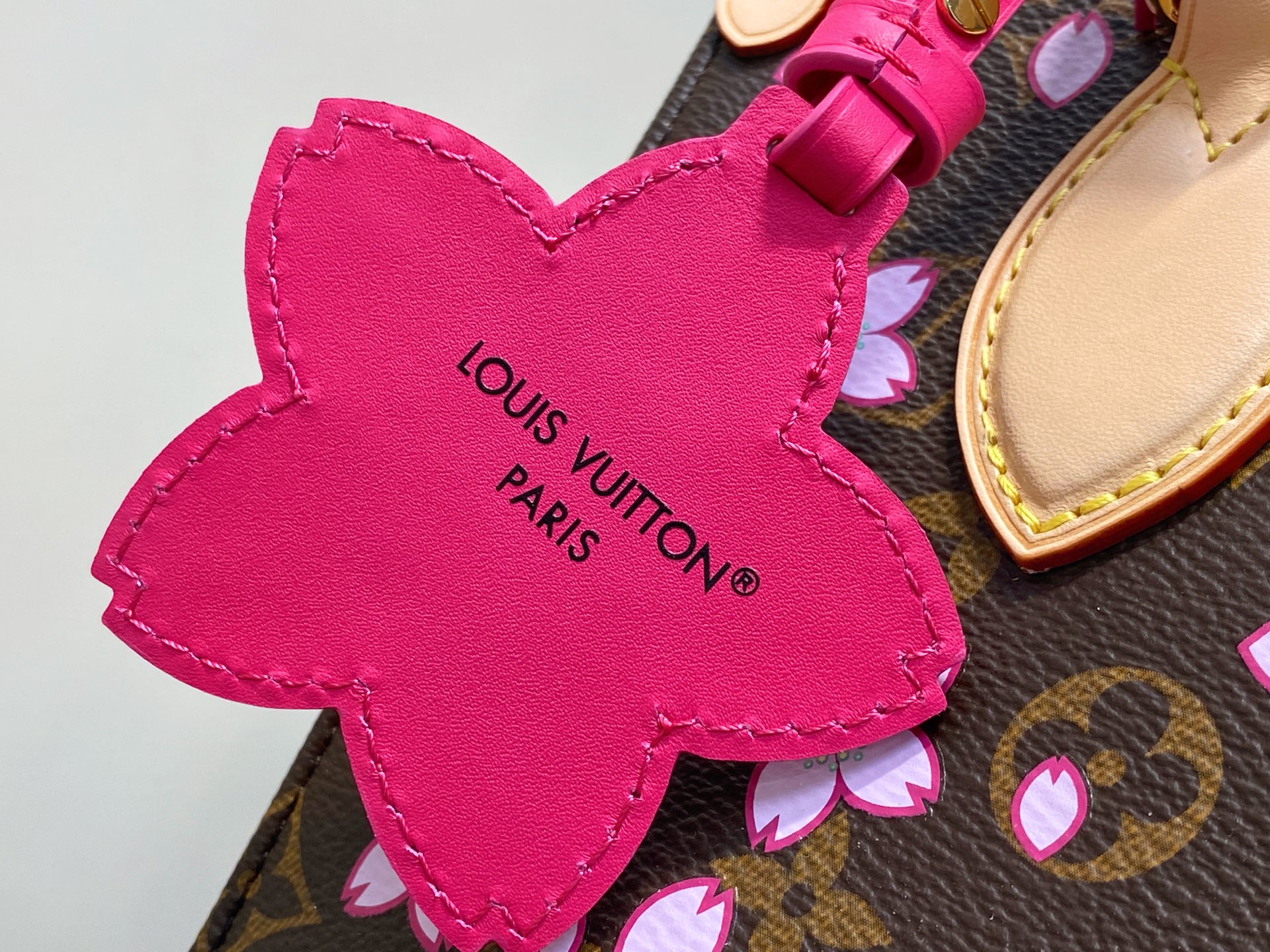 Louis Vuitton Onthego-19 x 11.5 x 25CM