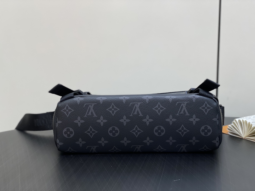 Louis Vuitton Voyager Messenger Bag(22.5 x 11 x 33CM)