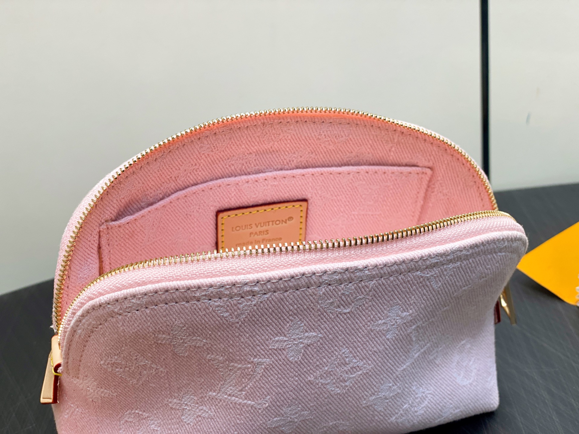 Louis Vuitton Pochette Cosmétique(19 x 12 x 6CM)