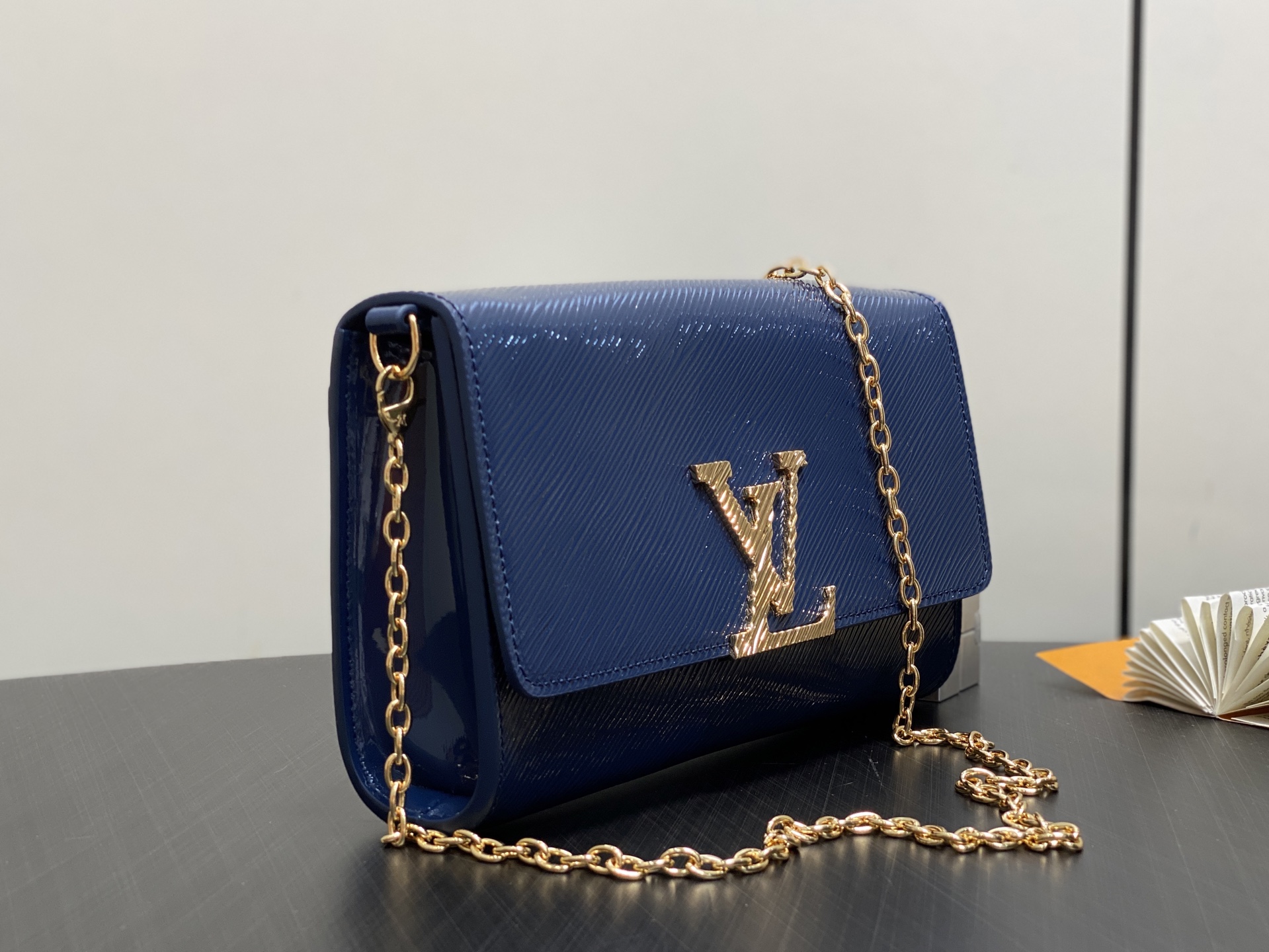 Louis Vuitton Pochette Louise (22 x 14 x5CM)