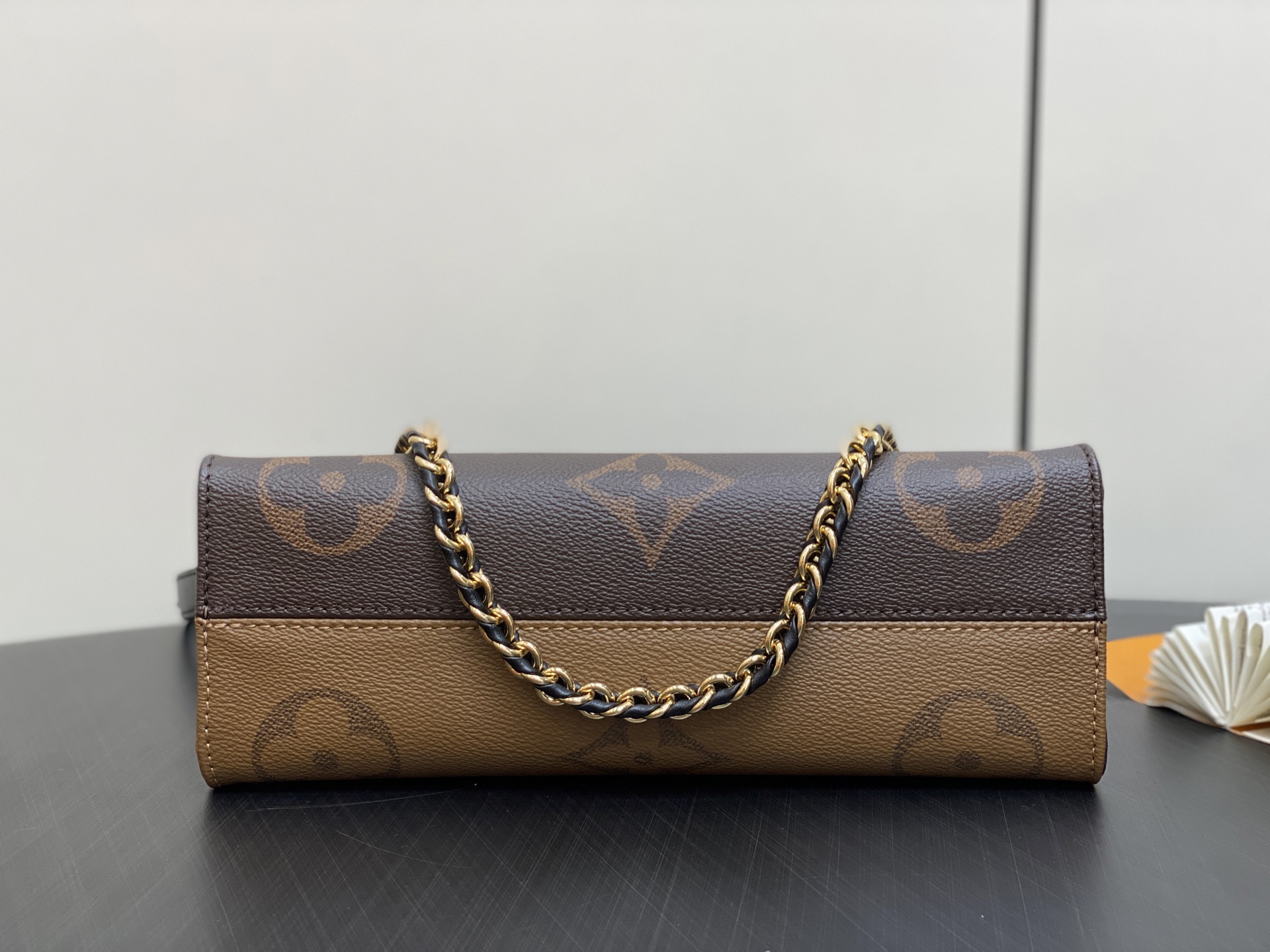 Louis Vuitton OnTheGo East West(13 x 10 x 25)