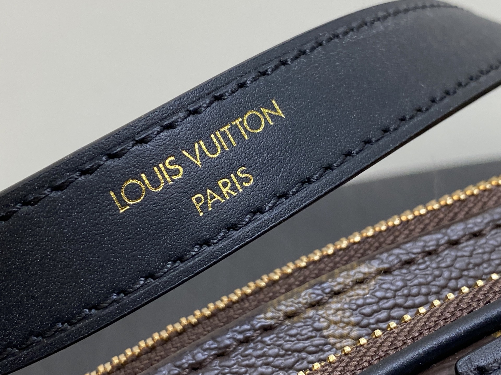 Louis Vuitton Keepit Waist Bag (12 x 6 x 29CM)